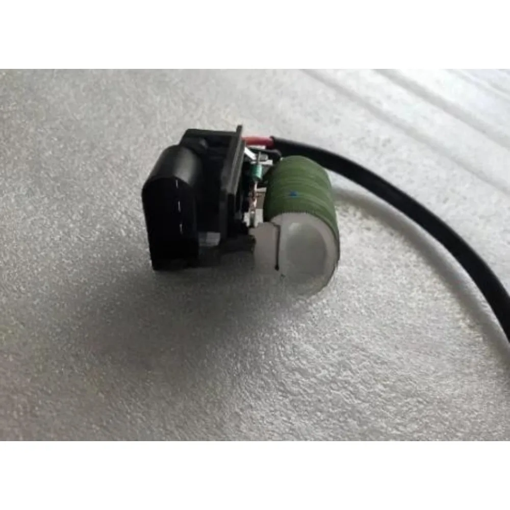For BYD S6 S7 Electronic Cooling Fan Plug Radiator Speed Control Resistor
For BYD S6 S7 Electronic Cooling Fan Plug Radiator Speed Control Resistor
