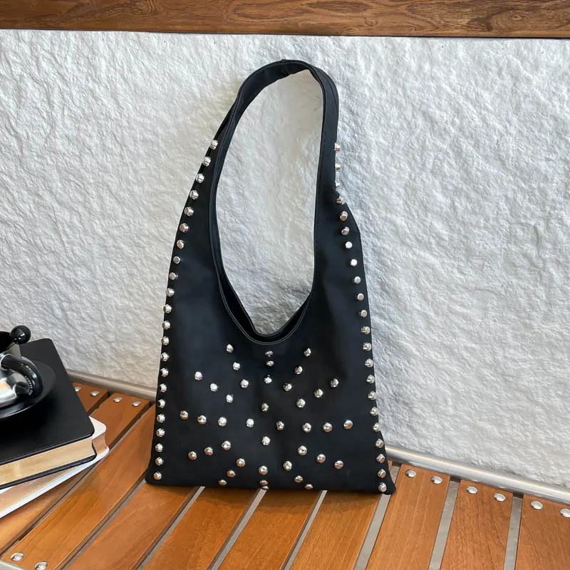 Женская нишевая эстетичная сумка на плечо 2025 года, винтажная стеганая сумка через плечо, мягкая многосторонняя сумка из натуральной кожи для повседневного свиданий
Женская нишевая эстетичная сумка на плечо 2025 года, винтажная стеганая сумка через плечо, мягкая многосторонняя сумка из натуральной кожи для повседневного свиданий