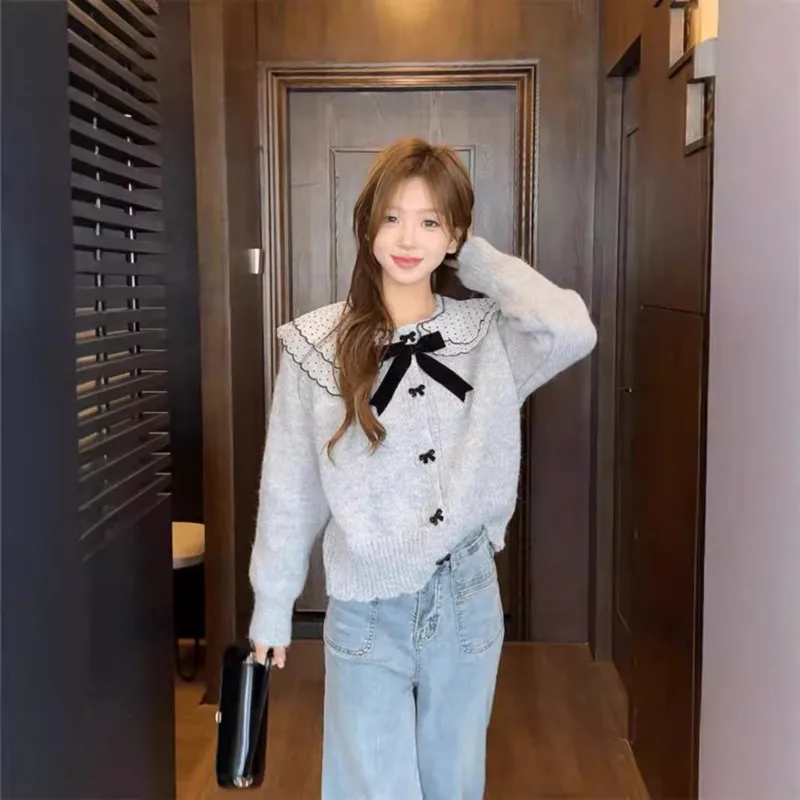 2024 Women's Autumn and Winter New Korean Style Age-reducing Loose Gray Doll Collar Knitted Cardigan Coat Women's Top
2024 Women's Autumn and Winter New Korean Style Age-reducing Loose Gray Doll Collar Knitted Cardigan Coat Women's Top