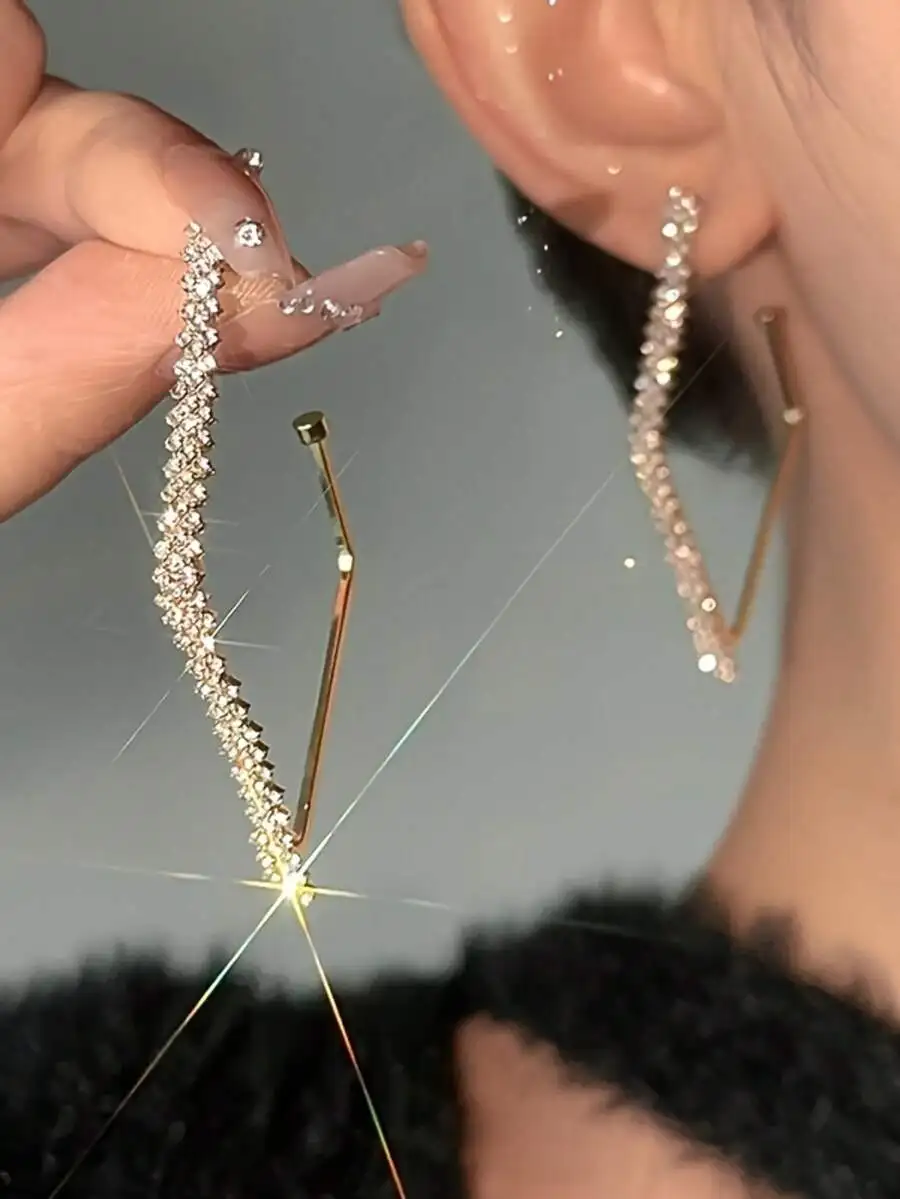 A Pair Of European American Fashion Dazzling Shaped Ring Earrings
A Pair Of European American Fashion Dazzling Shaped Ring Earrings