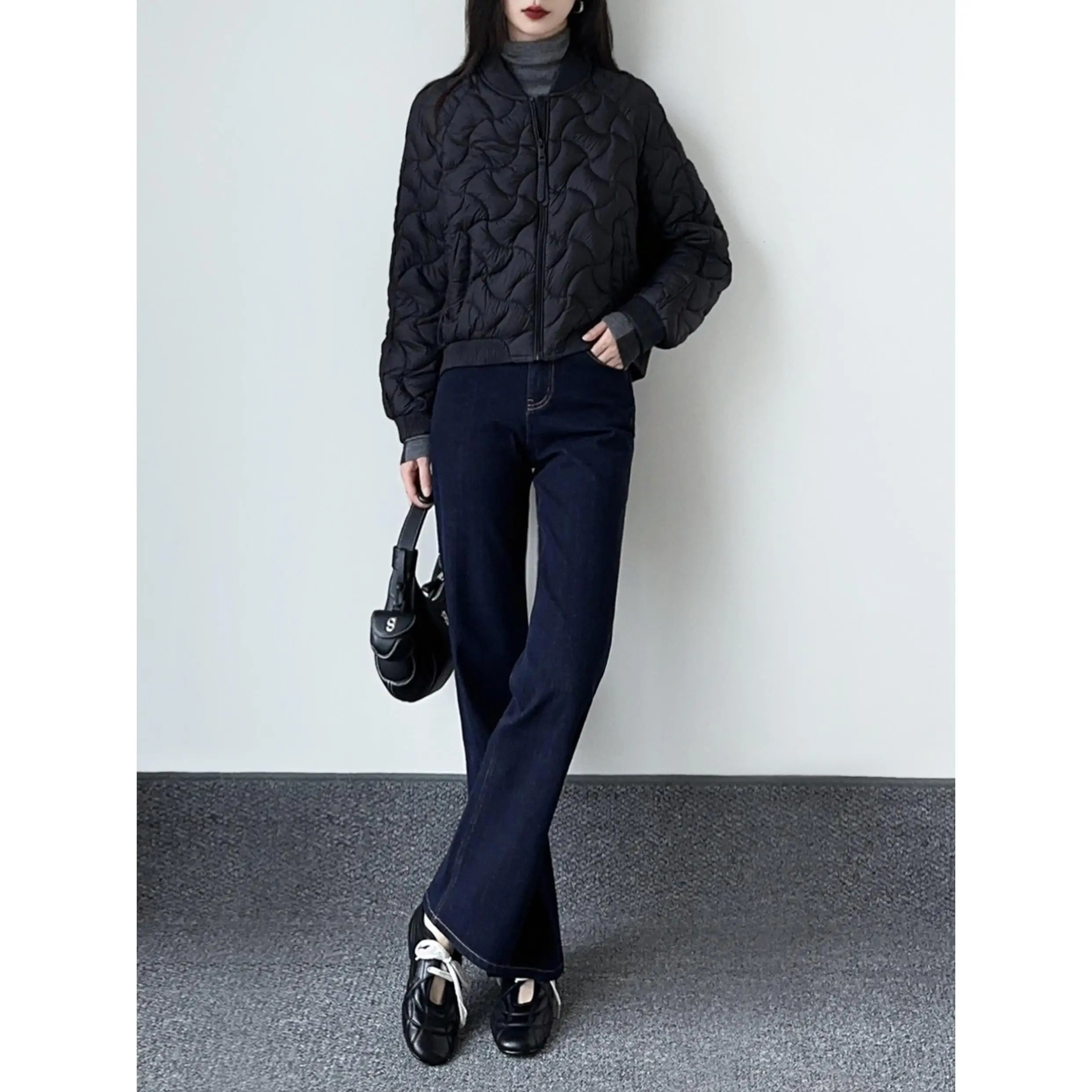 2025 New Bla ort Stand Collar down Jaet Women's Winter Thiened Bread Sle Lightweight Cotton down Coat
2025 New Bla ort Stand Collar down Jaet Women's Winter Thiened Bread Sle Lightweight Cotton down Coat