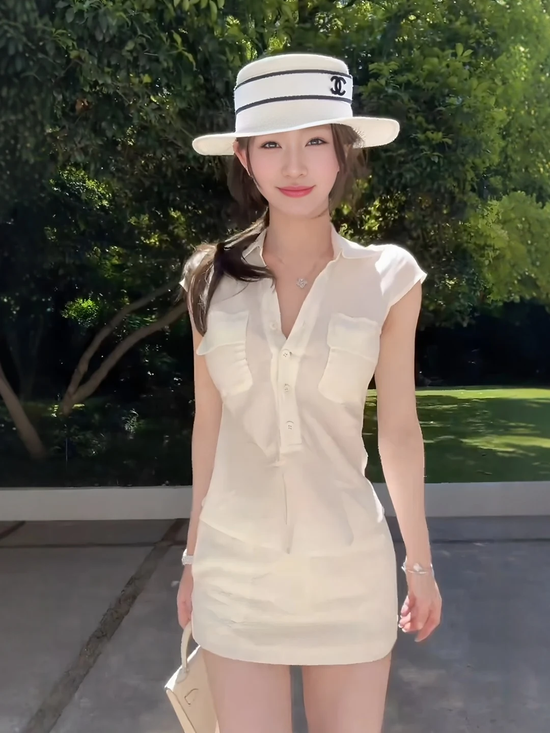 Elegant Summer White Shirt Women's Slim Fit Waist Cinching Collared Top Short Skirt Set Commute Fashion Ensemble
Elegant Summer White Shirt Women's Slim Fit Waist Cinching Collared Top Short Skirt Set Commute Fashion Ensemble