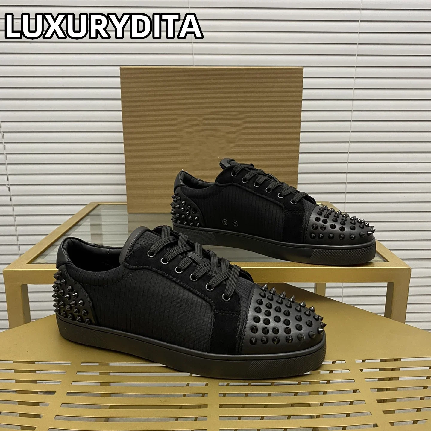 Top Quality Womens Trendy Casual Tennis Shoes Luxury Mens Real Leather Sneakers 35-48 Designr Rivet Red Soled Lovers Shoes M0067
Top Quality Womens Trendy Casual Tennis Shoes Luxury Mens Real Leather Sneakers 35-48 Designr Rivet Red Soled Lovers Shoes M0067