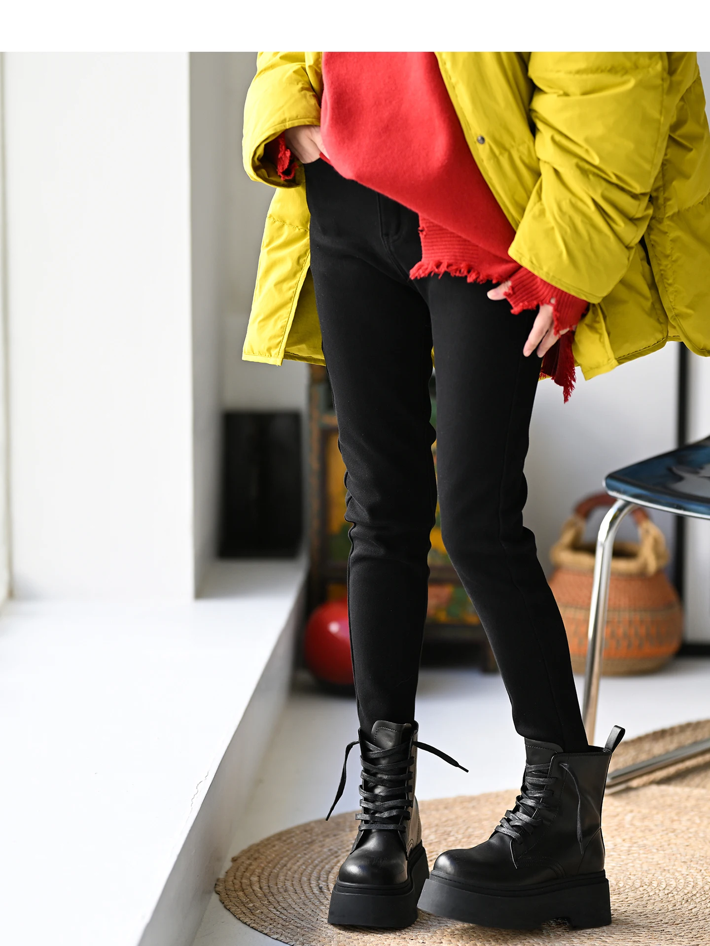 Женские джинсы с высокой талией, облегающие, эластичные, на флисовой подкладке, с рваными краями, осенне-зимние, повседневные, из хлопка, стрейч
Женские джинсы с высокой талией, облегающие, эластичные, на флисовой подкладке, с рваными краями, осенне-зимние, повседневные, из хлопка, стрейч