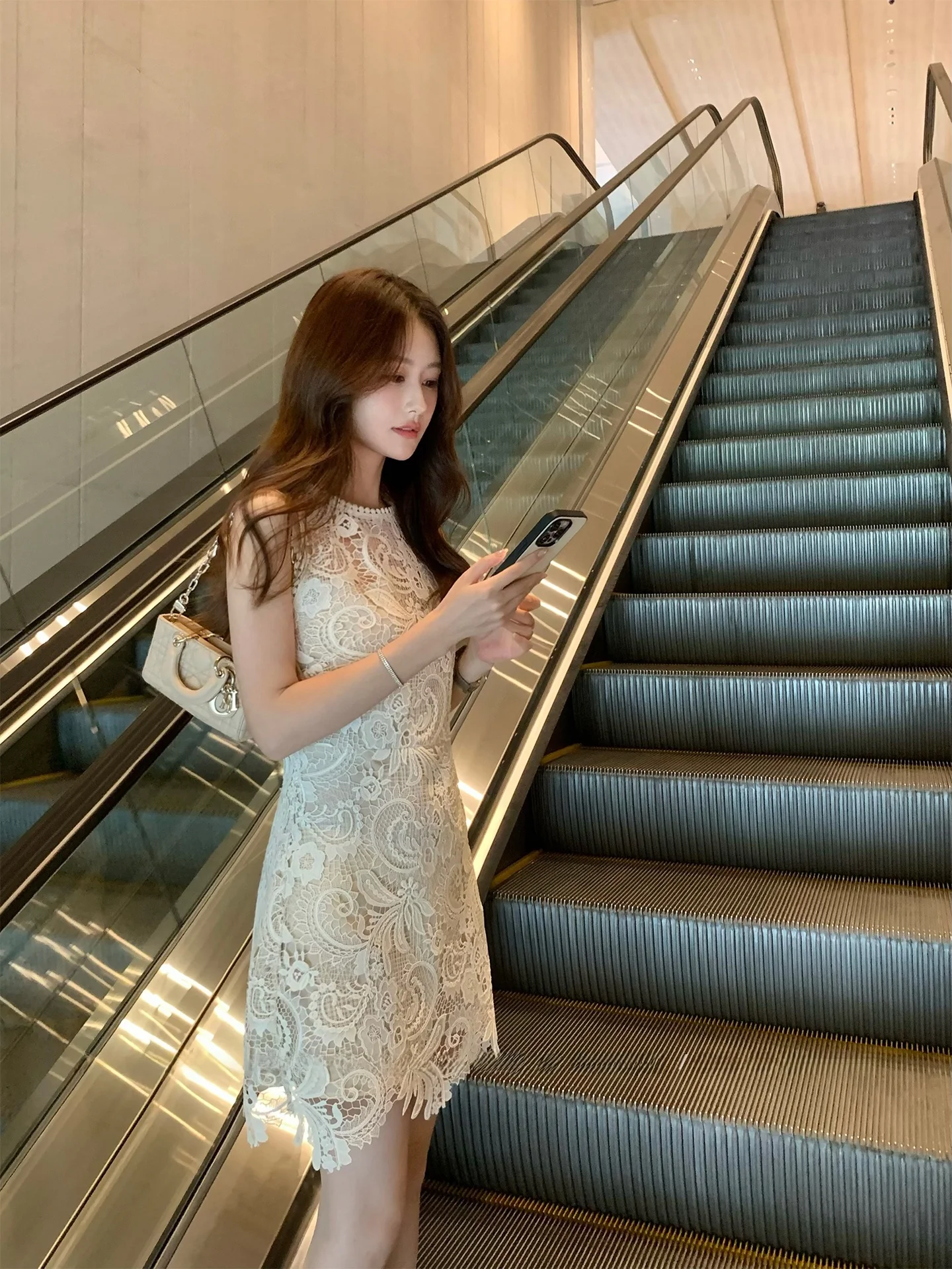 Vita Short Sleeveless Lace Dress French Style Heavy Relief Embroidery A-Line Silhouette Women's Fashion Spring Season
Vita Short Sleeveless Lace Dress French Style Heavy Relief Embroidery A-Line Silhouette Women's Fashion Spring Season
