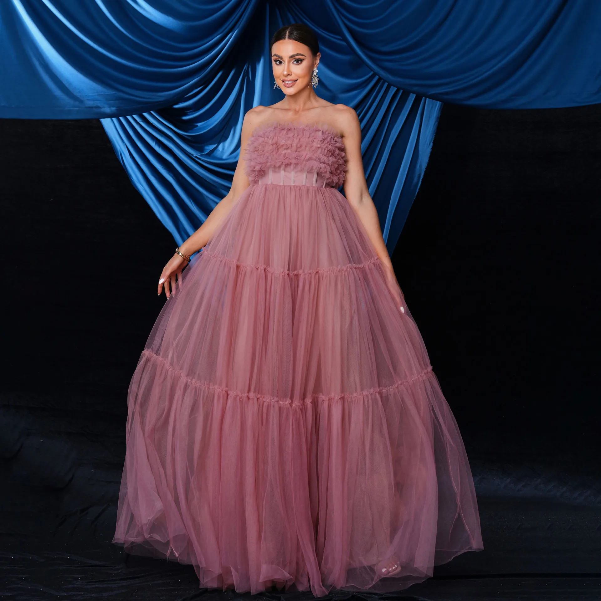 New high-end temperament sleeveless one-word collar chest wrap banquet mesh big pendulum evening dress dresses women
New high-end temperament sleeveless one-word collar chest wrap banquet mesh big pendulum evening dress dresses women