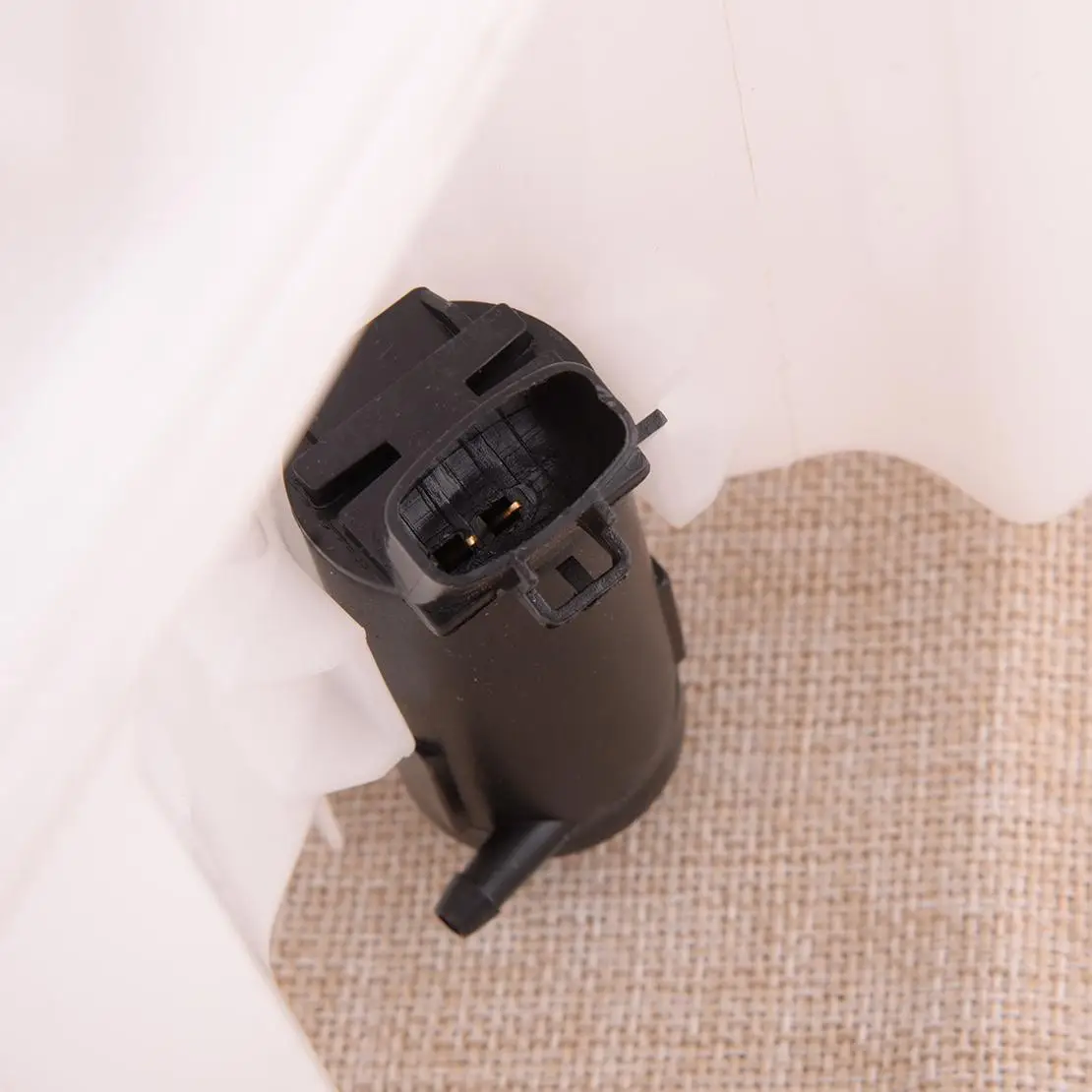 Car Front Windshield Washer Fluid Reservoir Tank Bottle Fit For Toyota RAV4 2020 North American Models
Car Front Windshield Washer Fluid Reservoir Tank Bottle Fit For Toyota RAV4 2020 North American Models