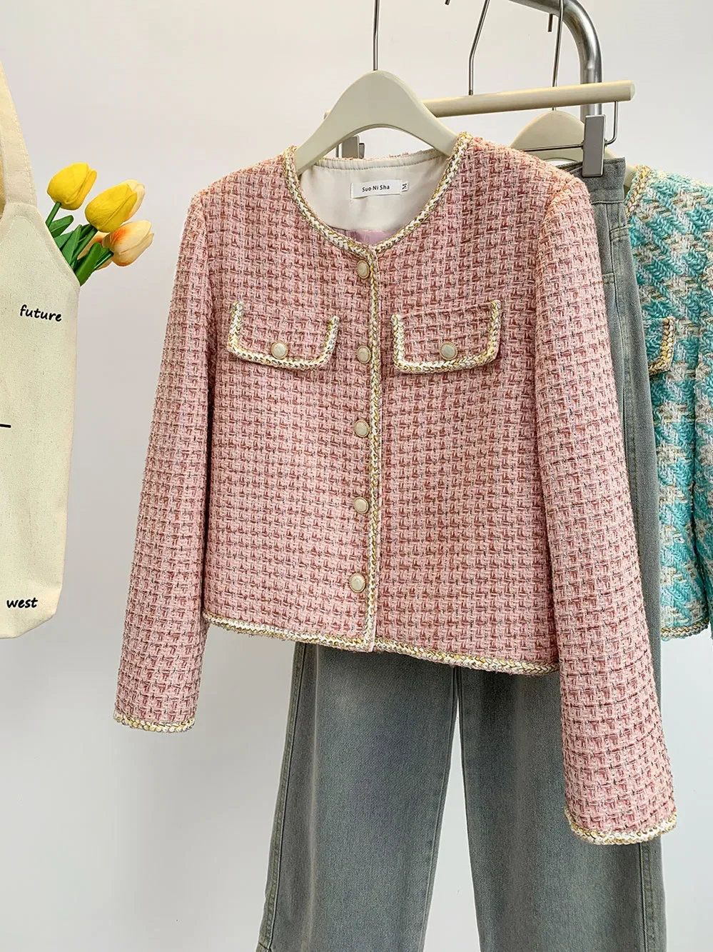 New High Quality Pink Plaid Tweed Women's Jacket Small Fragrant Long Sleeve Cardigan Jacket Women Vintage Woolen Outwear Tops
New High Quality Pink Plaid Tweed Women's Jacket Small Fragrant Long Sleeve Cardigan Jacket Women Vintage Woolen Outwear Tops