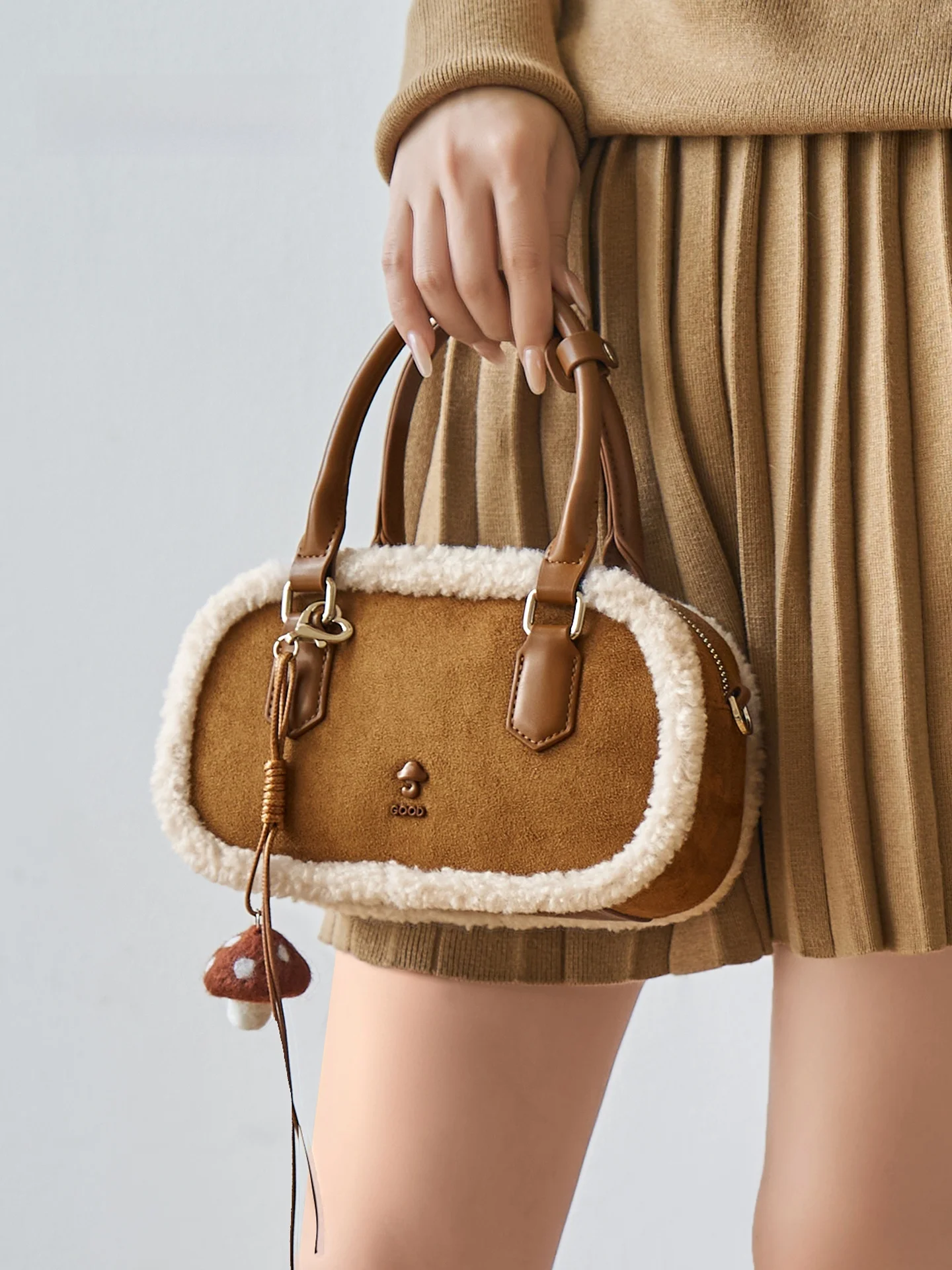 Женская бархатная сумка-кроссбоди Josiny Winter 2025 с мягкой ручкой в форме гриба, роскошная повседневная сумка для отдыха
Женская бархатная сумка-кроссбоди Josiny Winter 2025 с мягкой ручкой в форме гриба, роскошная повседневная сумка для отдыха