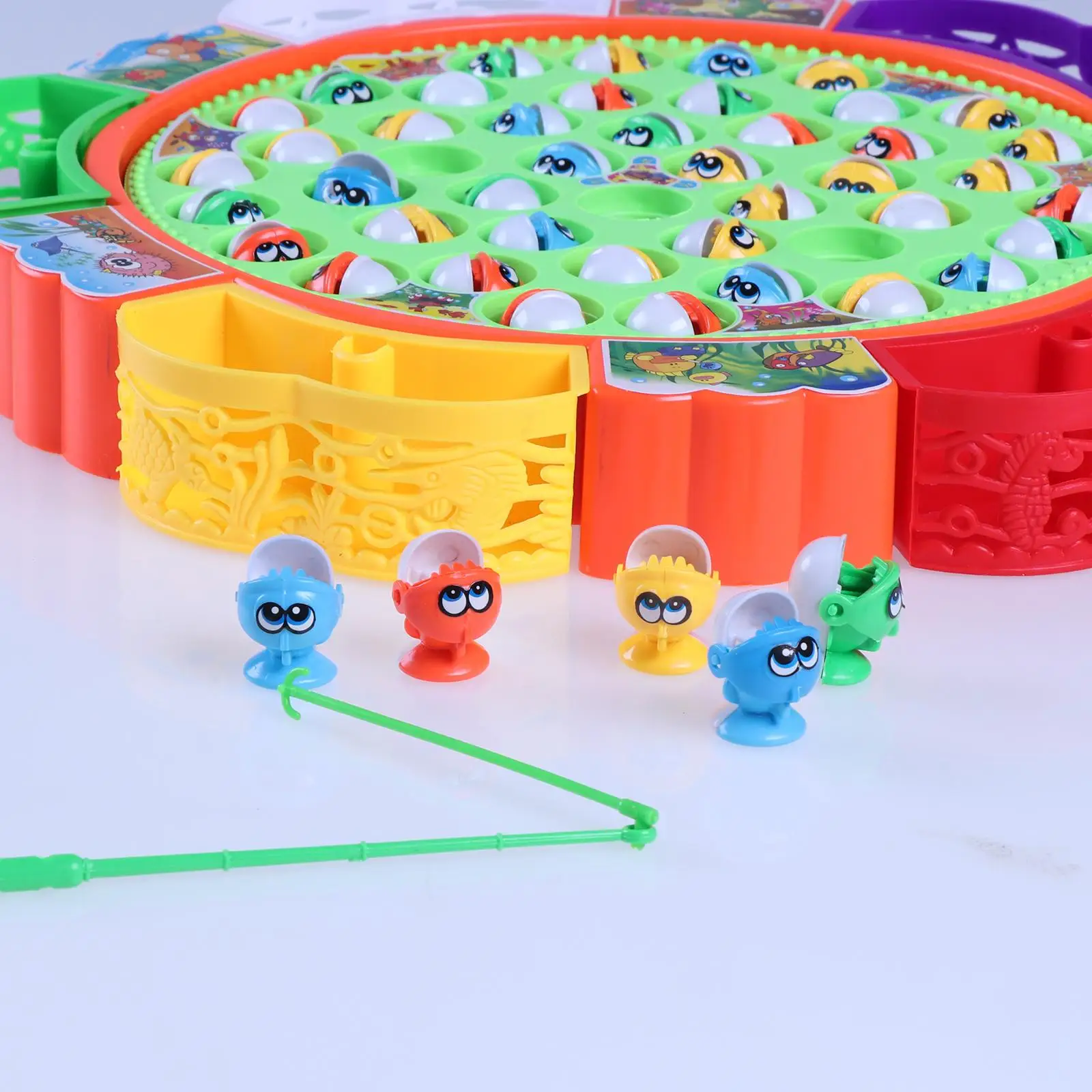 2 красочных игрушки для рыбалки с электронной вращающейся доской и 45 рыбками
2 красочных игрушки для рыбалки с электронной вращающейся доской и 45 рыбками