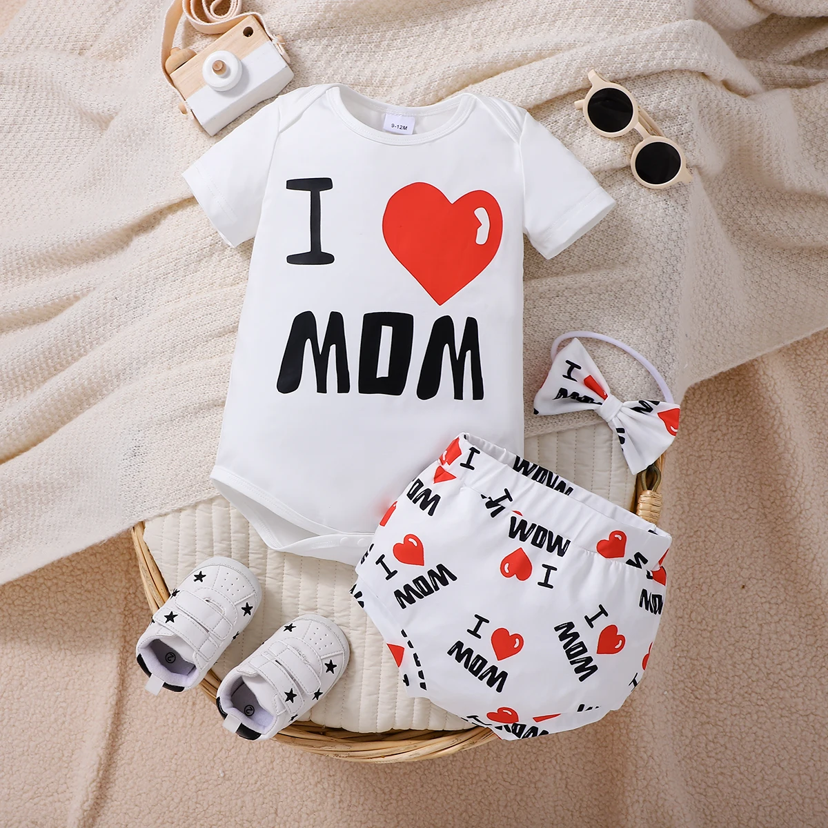 Adorable Baby Set 'I Love MOM' Theme Romper + Shorts + Headband for Infants Cute Style Motherhood Celebration Outfit
Adorable Baby Set 'I Love MOM' Theme Romper + Shorts + Headband for Infants Cute Style Motherhood Celebration Outfit