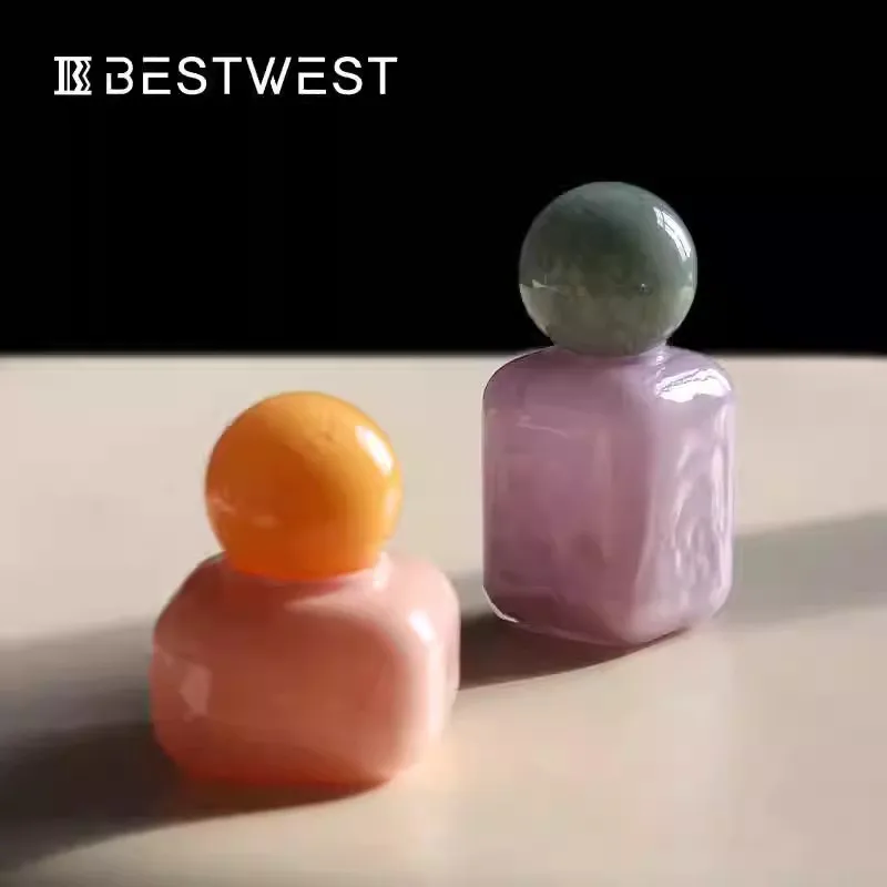 Modern Light luxury Creativity Cute Candy Ball Ball Aromatherapy Utensils Ornaments Desktop Mini Artistic decoration Small Vase
Modern Light luxury Creativity Cute Candy Ball Ball Aromatherapy Utensils Ornaments Desktop Mini Artistic decoration Small Vase