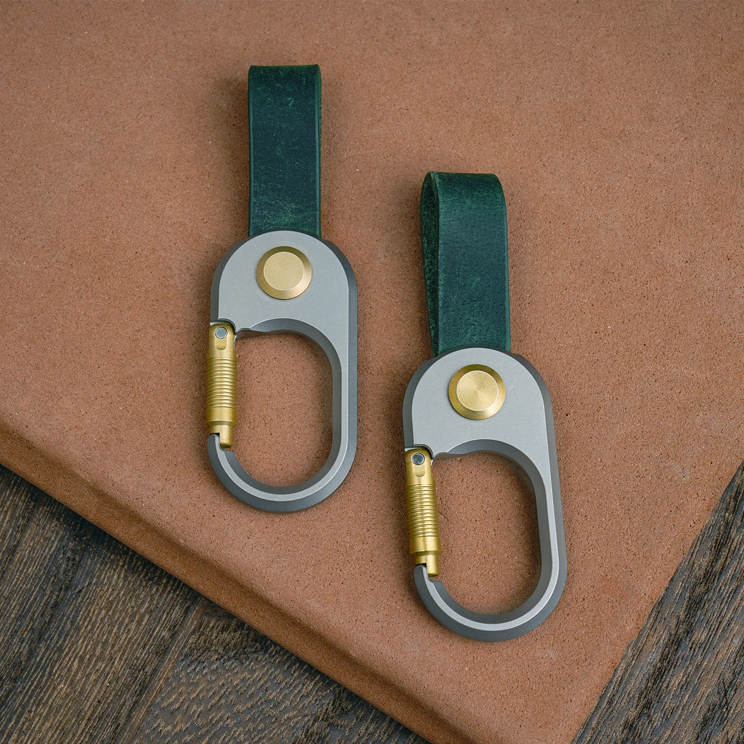 TIGLE Titanium Alloy Belt Buckle With Green Belt Low Key Practical Men's Car Keychain Daily Gift Giving
TIGLE Titanium Alloy Belt Buckle With Green Belt Low Key Practical Men's Car Keychain Daily Gift Giving
