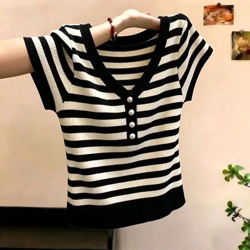 Knitted Sweater Women Pullovers Short Sleeve Sweaters Knit Sweater Pullover Women Tops New Summer V-neck Striped Knitwears
Knitted Sweater Women Pullovers Short Sleeve Sweaters Knit Sweater Pullover Women Tops New Summer V-neck Striped Knitwears