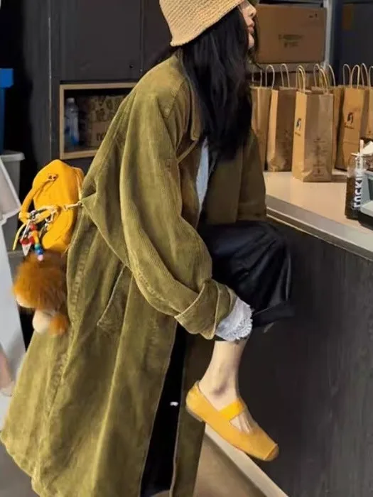 Аутентичное осенне-зимнее женское вельветовое пальто-манто, маленькая партия дизайна, свободное длинное пальто све
Аутентичное осенне-зимнее женское вельветовое пальто-манто, маленькая партия дизайна, свободное длинное пальто све