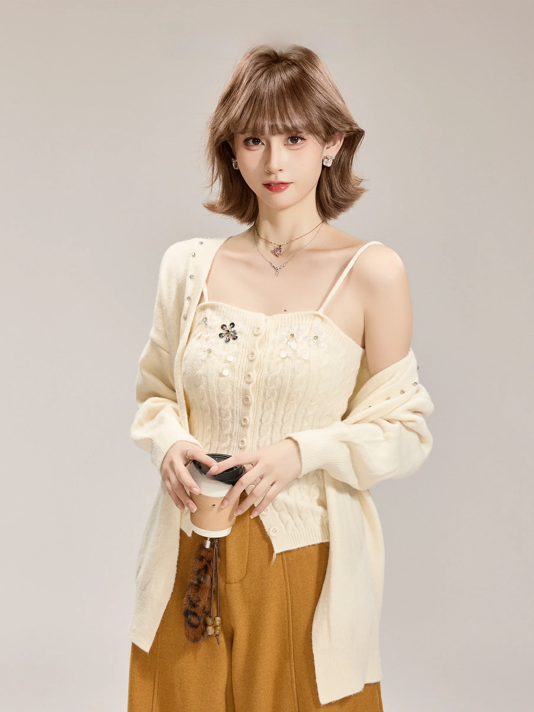 Ветровка Soft Cry, вязаный свитер, кардиган, женский осенне-зимний комплект из двух предметов, топ с блестками V-Ne Long Sve, стандартный крой
Ветровка Soft Cry, вязаный свитер, кардиган, женский осенне-зимний комплект из двух предметов, топ с блестками V-Ne Long Sve, стандартный крой