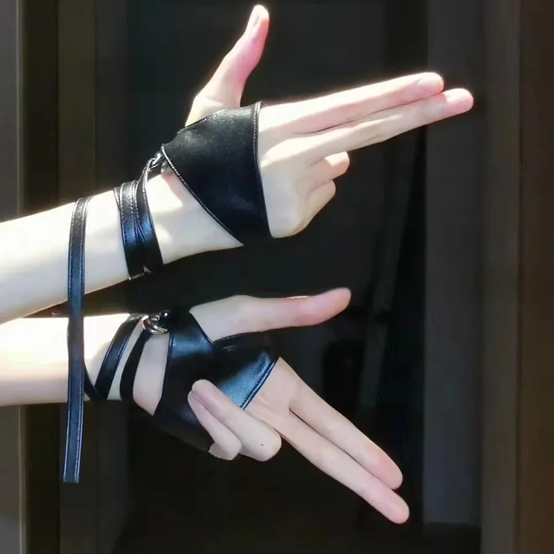 Gothic Punk Style Half-Finger Black Strap Leather Gloves Sexy Women Fingerless Stage Perfermence Cosplay Hip-Hop Accessories
Gothic Punk Style Half-Finger Black Strap Leather Gloves Sexy Women Fingerless Stage Perfermence Cosplay Hip-Hop Accessories