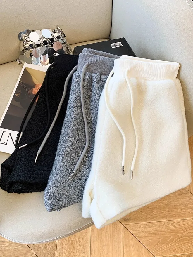 Утепленные женские брюки-клеш с высокой талией для осени и зимы, широкие штаны с высокой талией
Утепленные женские брюки-клеш с высокой талией для осени и зимы, широкие штаны с высокой талией