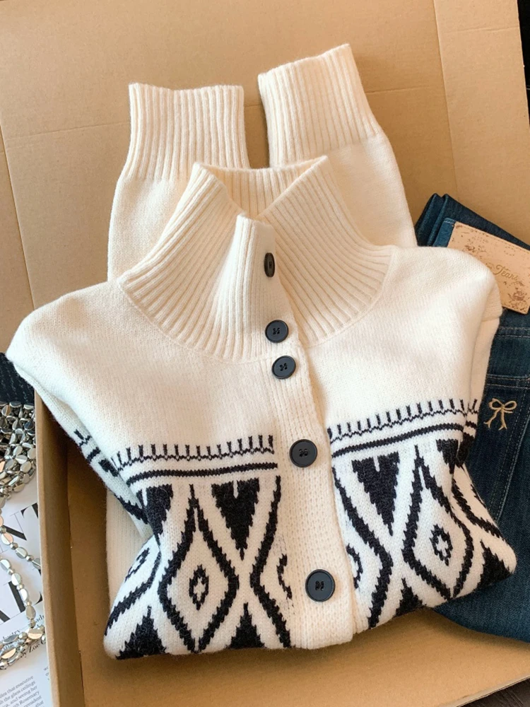 Женский вязаный свитер с высоким воротником на зиму 2026 года, теплый, с узором «Фейр-айл», мягкий, в корейском стиле, для повседневной носки, длинный
Женский вязаный свитер с высоким воротником на зиму 2026 года, теплый, с узором «Фейр-айл», мягкий, в корейском стиле, для повседневной носки, длинный