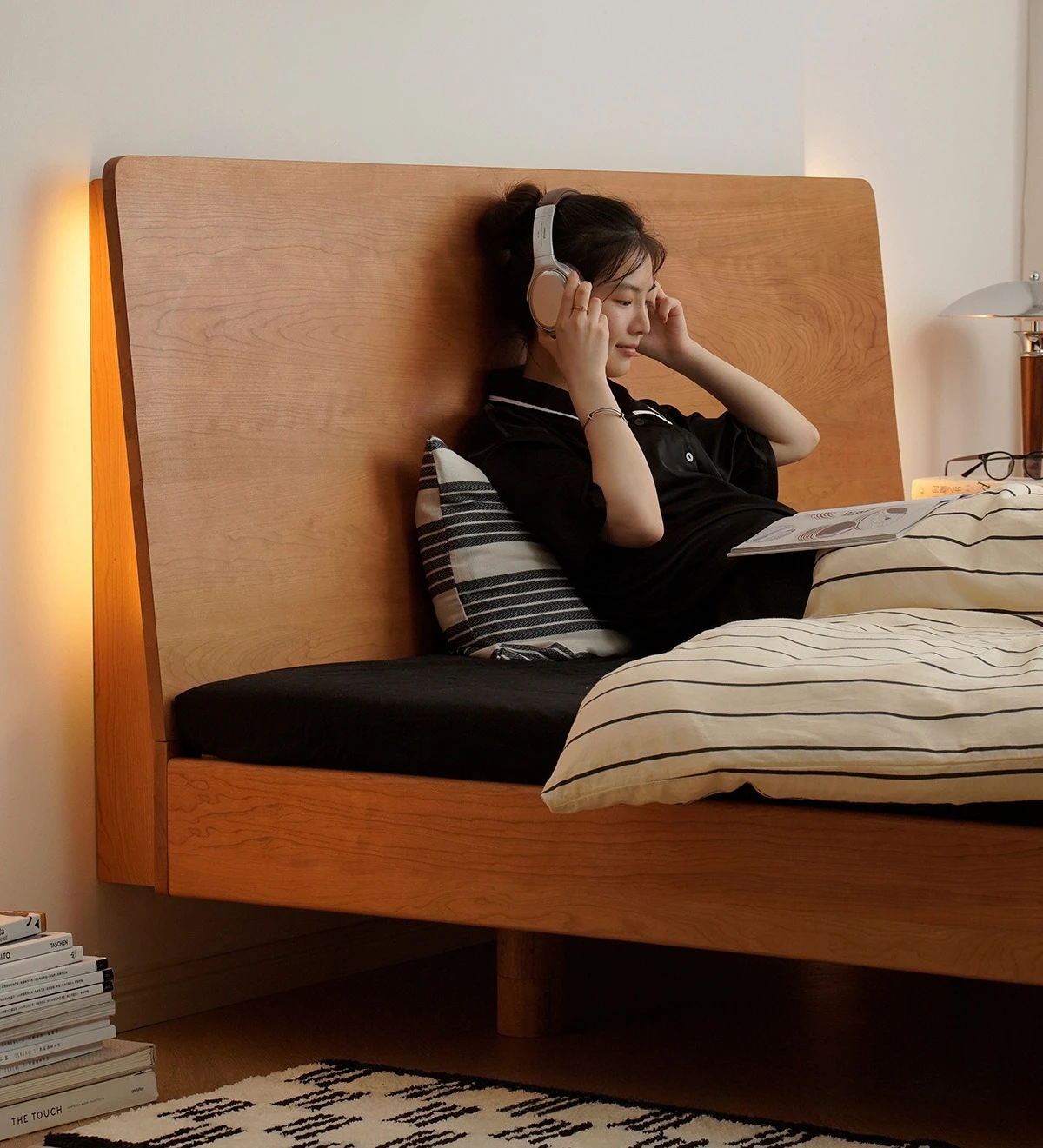 Скандинавская кровать из массива дерева, японская подвесная кровать из вишневого дерева 1,5 с промывкой по краям, двуспальная кровать для главной спальни, 1,8 метра
Скандинавская кровать из массива дерева, японская подвесная кровать из вишневого дерева 1,5 с промывкой по краям, двуспальная кровать для главной спальни, 1,8 метра