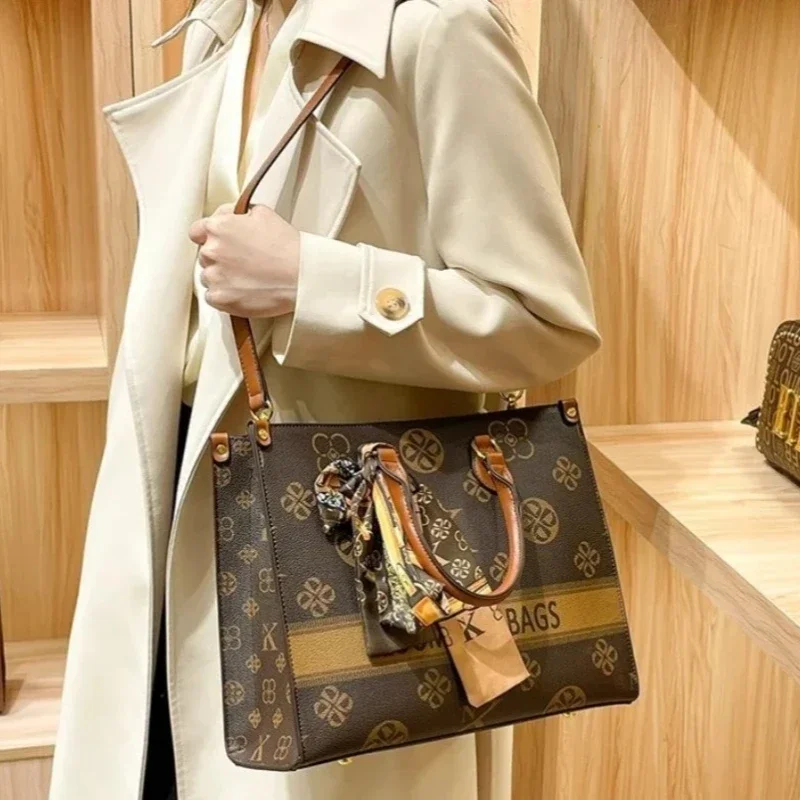 Stylish Luxury Vintage Diaper Bag: Elegant Crossbody Handbag For Women With Designer Details And Large Capacity Messenger Tote
Stylish Luxury Vintage Diaper Bag: Elegant Crossbody Handbag For Women With Designer Details And Large Capacity Messenger Tote