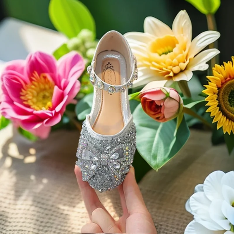 Girls princess shoes children bag head flat shoes girls sandals 2025 new children's crystal shoes
Girls princess shoes children bag head flat shoes girls sandals 2025 new children's crystal shoes