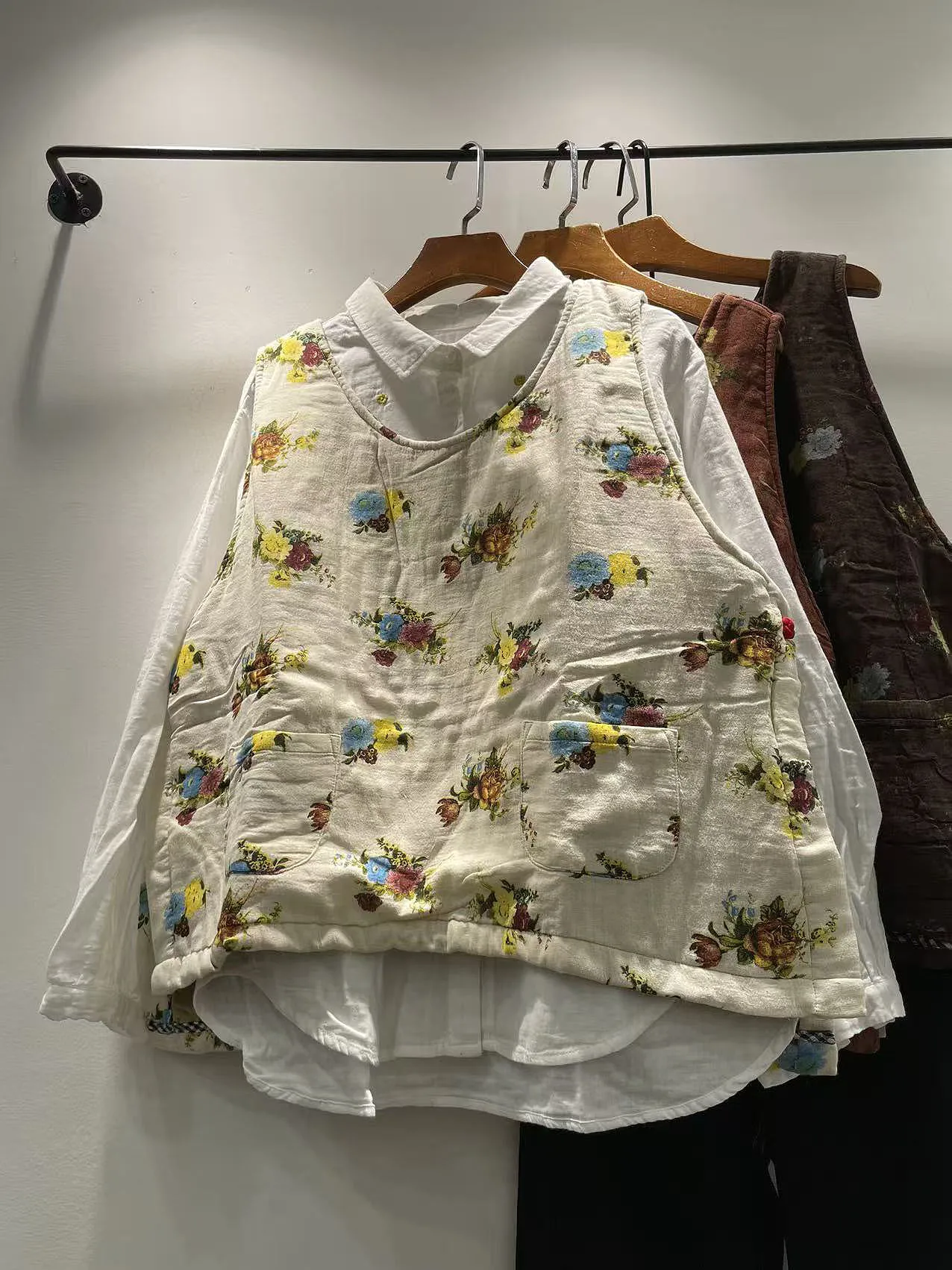 Autumn Winter Women's Faion Versatile Retro Print round Ne Loose Cotton Thermal Vest Tank Top Plant Floral Patterned
Autumn Winter Women's Faion Versatile Retro Print round Ne Loose Cotton Thermal Vest Tank Top Plant Floral Patterned