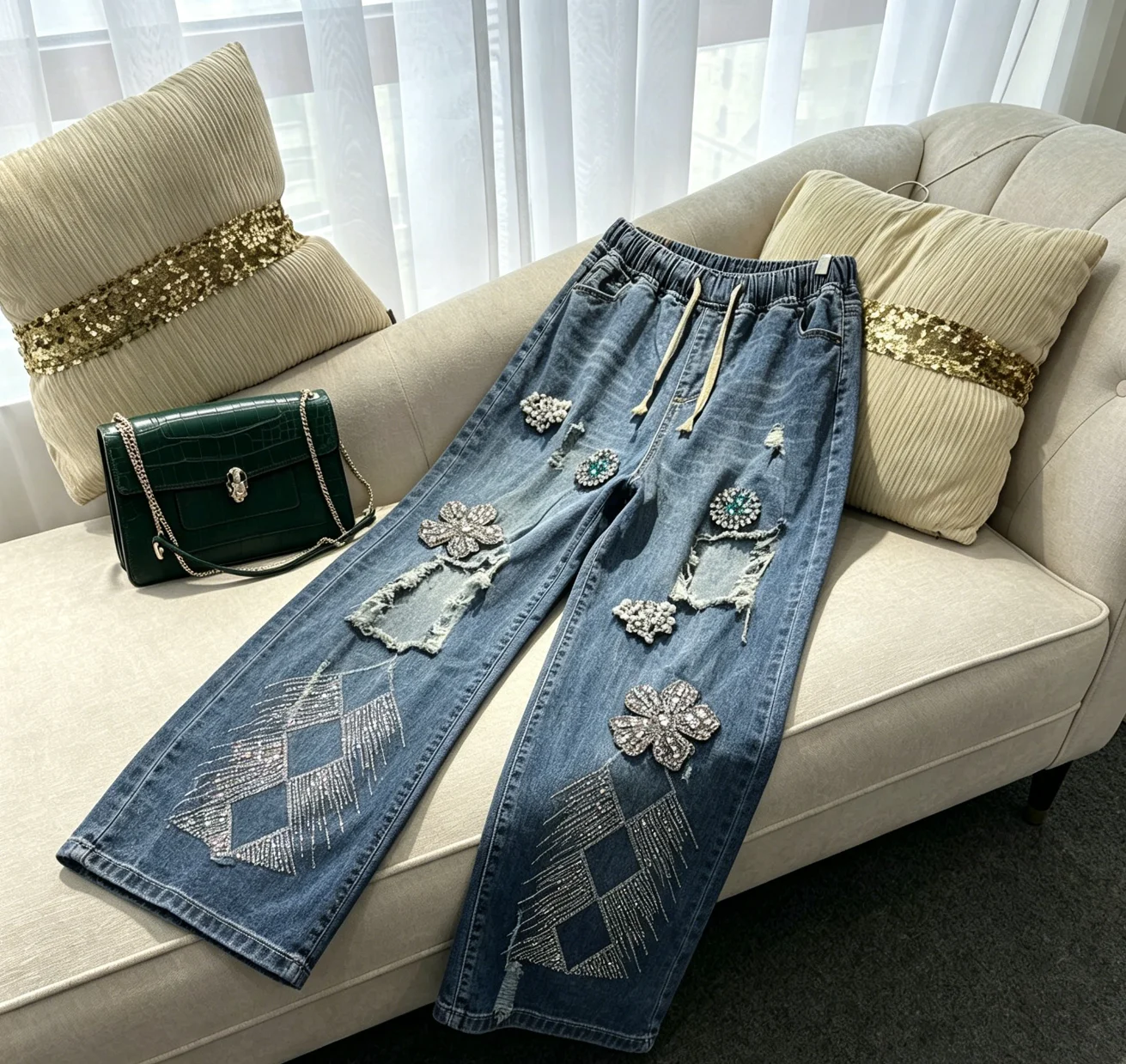 Fashion New Spring Autumn Loose Women Denim Long Trousers Drawstring Elastic Waist Hole Straight Jeans Diamonds Gem Denim Pants
Fashion New Spring Autumn Loose Women Denim Long Trousers Drawstring Elastic Waist Hole Straight Jeans Diamonds Gem Denim Pants