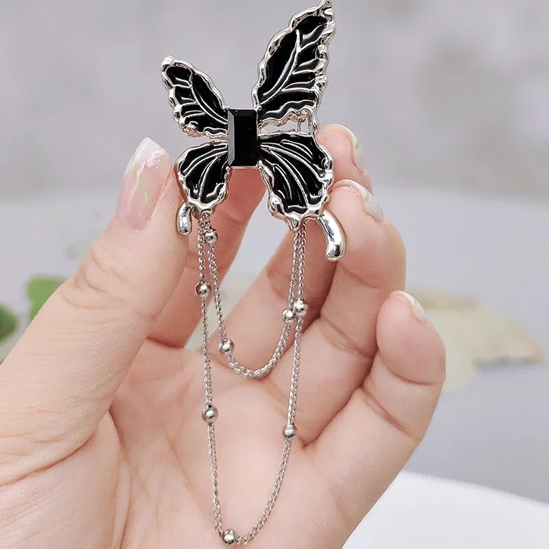 A high-end, niche new sweet and cool dark butterfly tassel brooch, accessory pin, high-end and simple corsage
A high-end, niche new sweet and cool dark butterfly tassel brooch, accessory pin, high-end and simple corsage