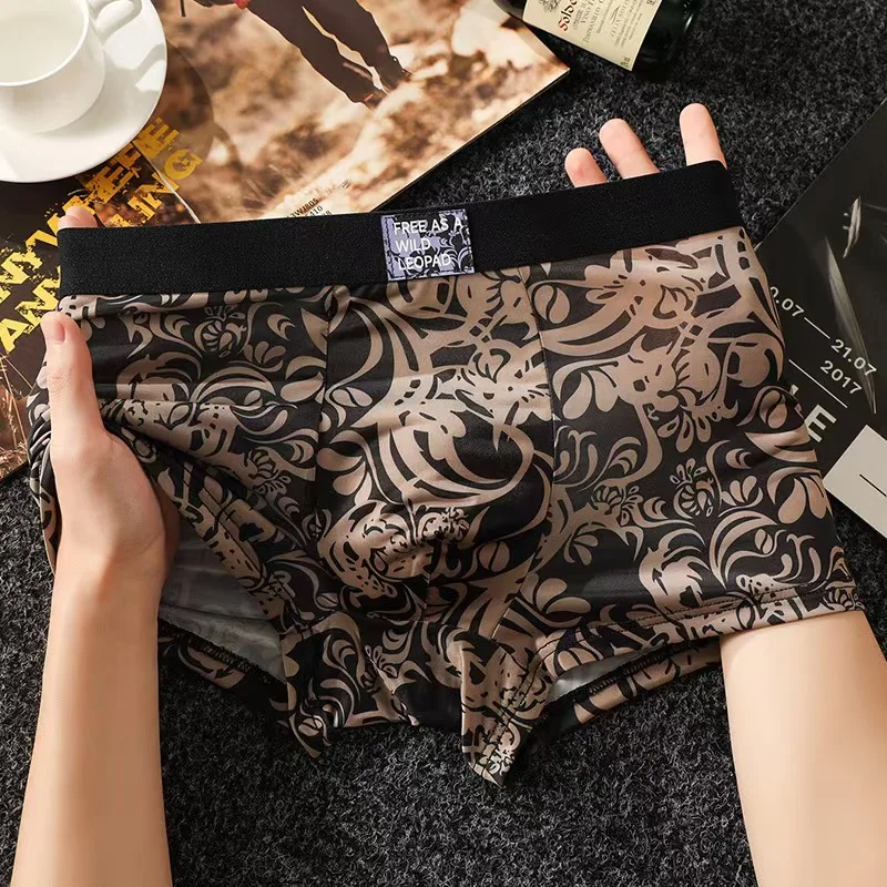 Boxers man Summer Thin Ice silk Breathable Men underpants Soft Touch Men's briefs Underwear man
Boxers man Summer Thin Ice silk Breathable Men underpants Soft Touch Men's briefs Underwear man