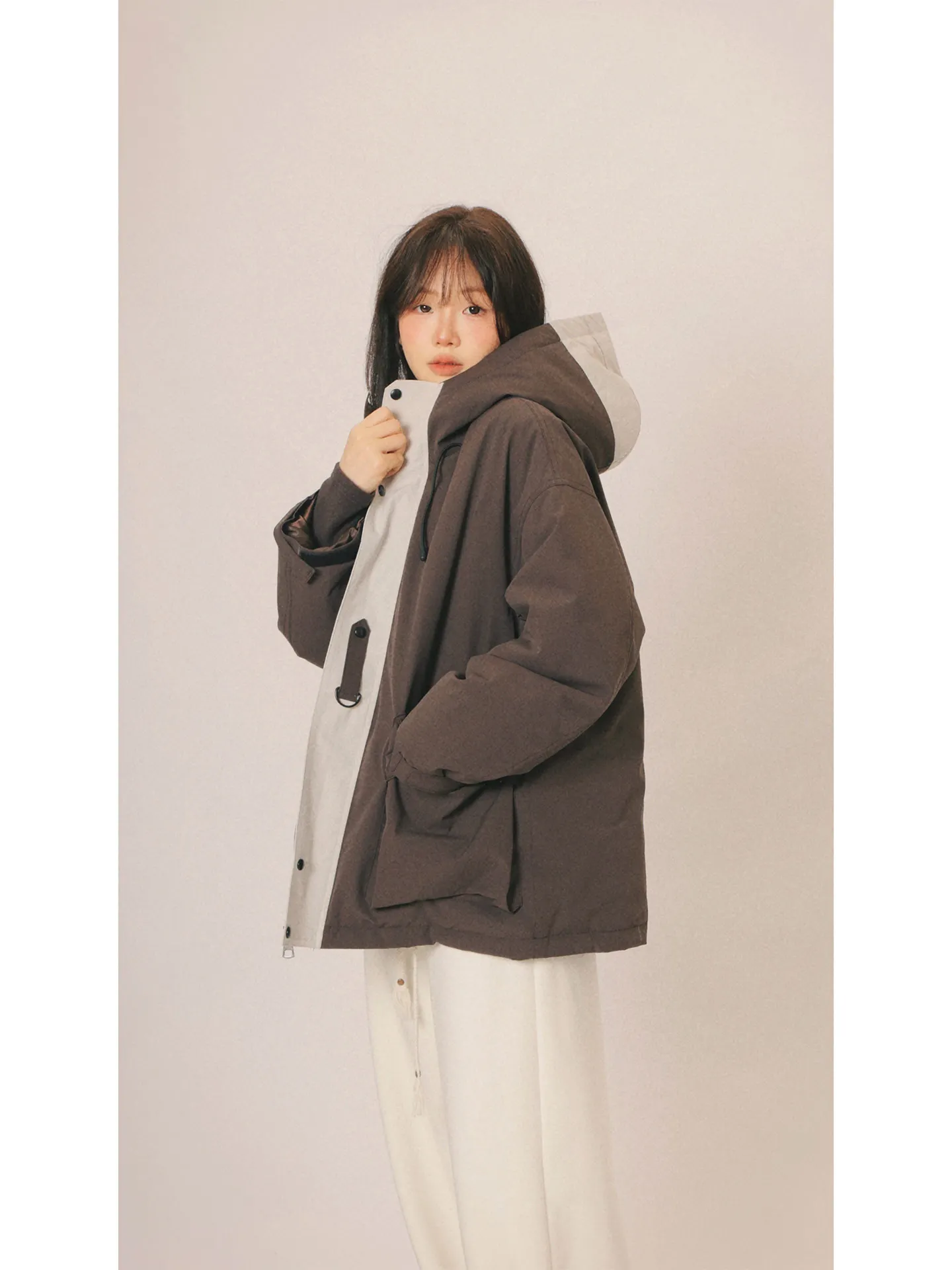 Винтажная белая пуховая куртка-пуховик для женщин, зимняя верхняя одежда с капюшоном, серия Mountain, теплая утолщенная женская модель
Винтажная белая пуховая куртка-пуховик для женщин, зимняя верхняя одежда с капюшоном, серия Mountain, теплая утолщенная женская модель