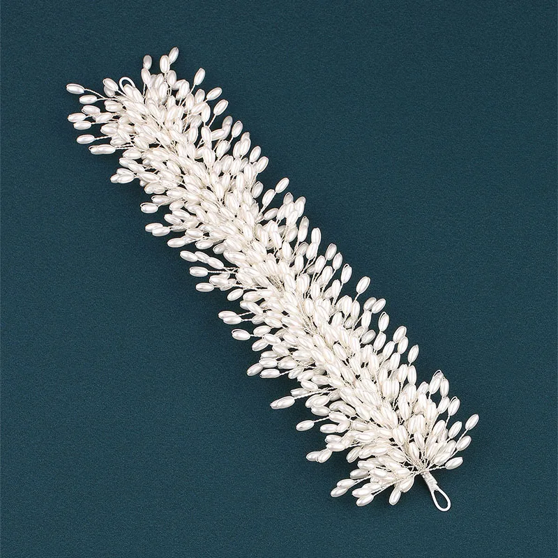 European and American bride handmade pearl hairband simple versatile headband wedding dress daily accessories
European and American bride handmade pearl hairband simple versatile headband wedding dress daily accessories