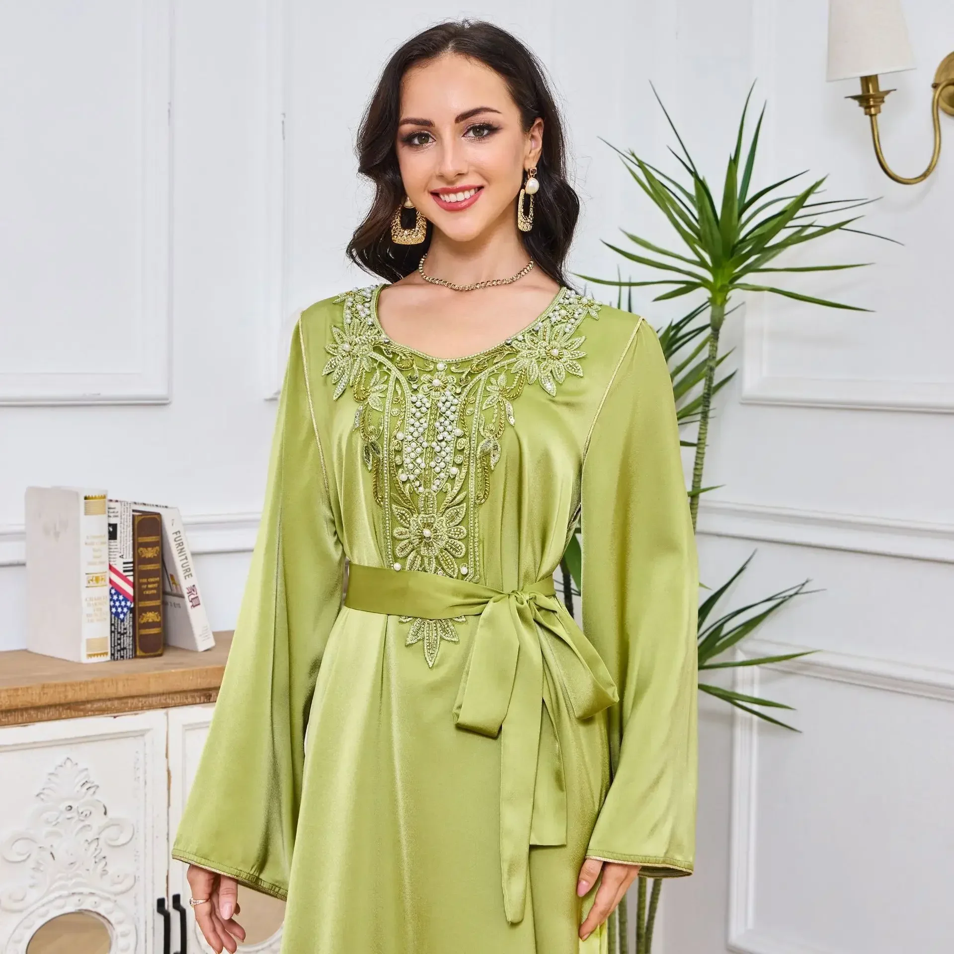 Beaded Slim Muslim Dress Dubai Abayas for Women Turkey Islam Clothing Muslim Fashion Arabia Long Dress Kaftan Femme with Lace-Up
Beaded Slim Muslim Dress Dubai Abayas for Women Turkey Islam Clothing Muslim Fashion Arabia Long Dress Kaftan Femme with Lace-Up