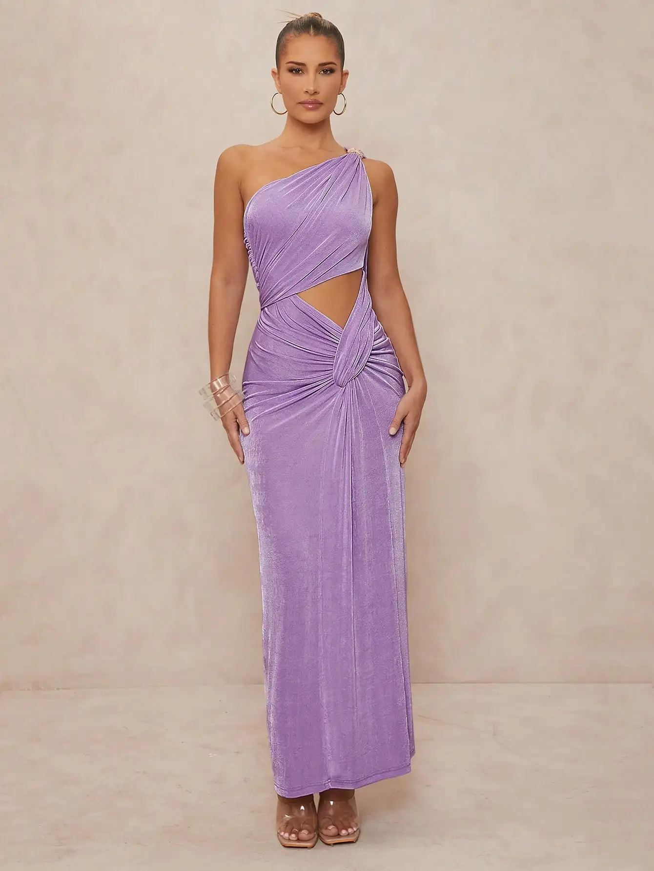 Сиреневое макси-платье на одно плечо с вырезами и драпировкой с эффектом складок
Сиреневое макси-платье на одно плечо с вырезами и драпировкой с эффектом складок