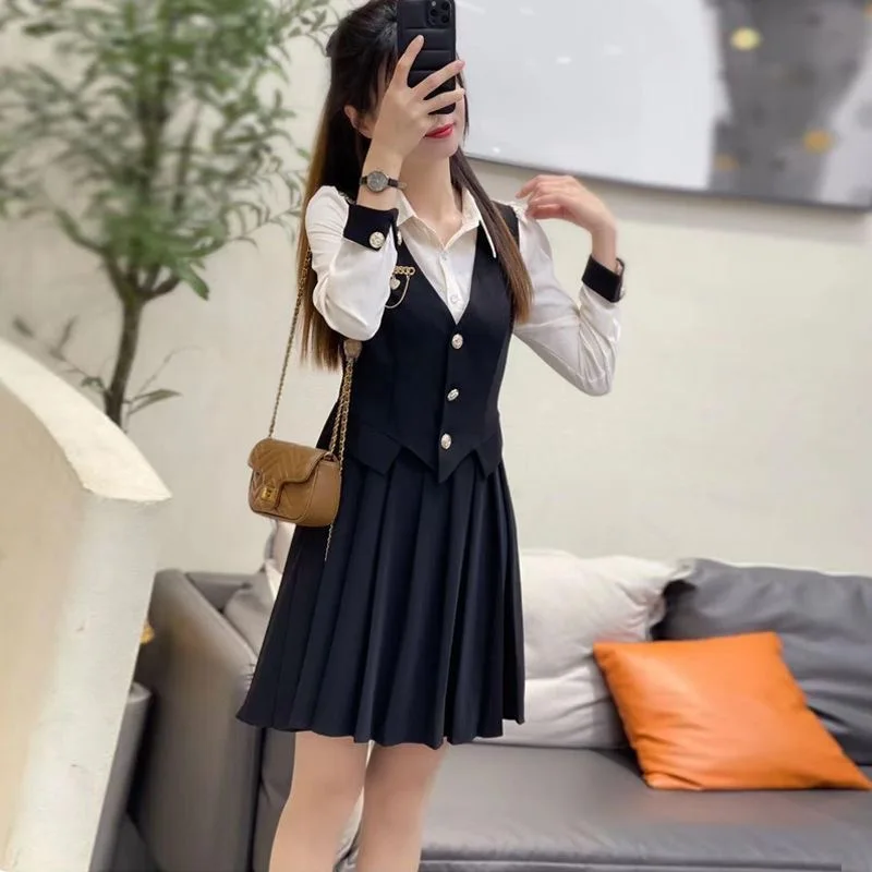Fashion Splicing Fake Two Early Spring 2025 Design Sense Long-sleeved Polo Collar Waist Slimming Mid-length Temperament Dress TO
Fashion Splicing Fake Two Early Spring 2025 Design Sense Long-sleeved Polo Collar Waist Slimming Mid-length Temperament Dress TO