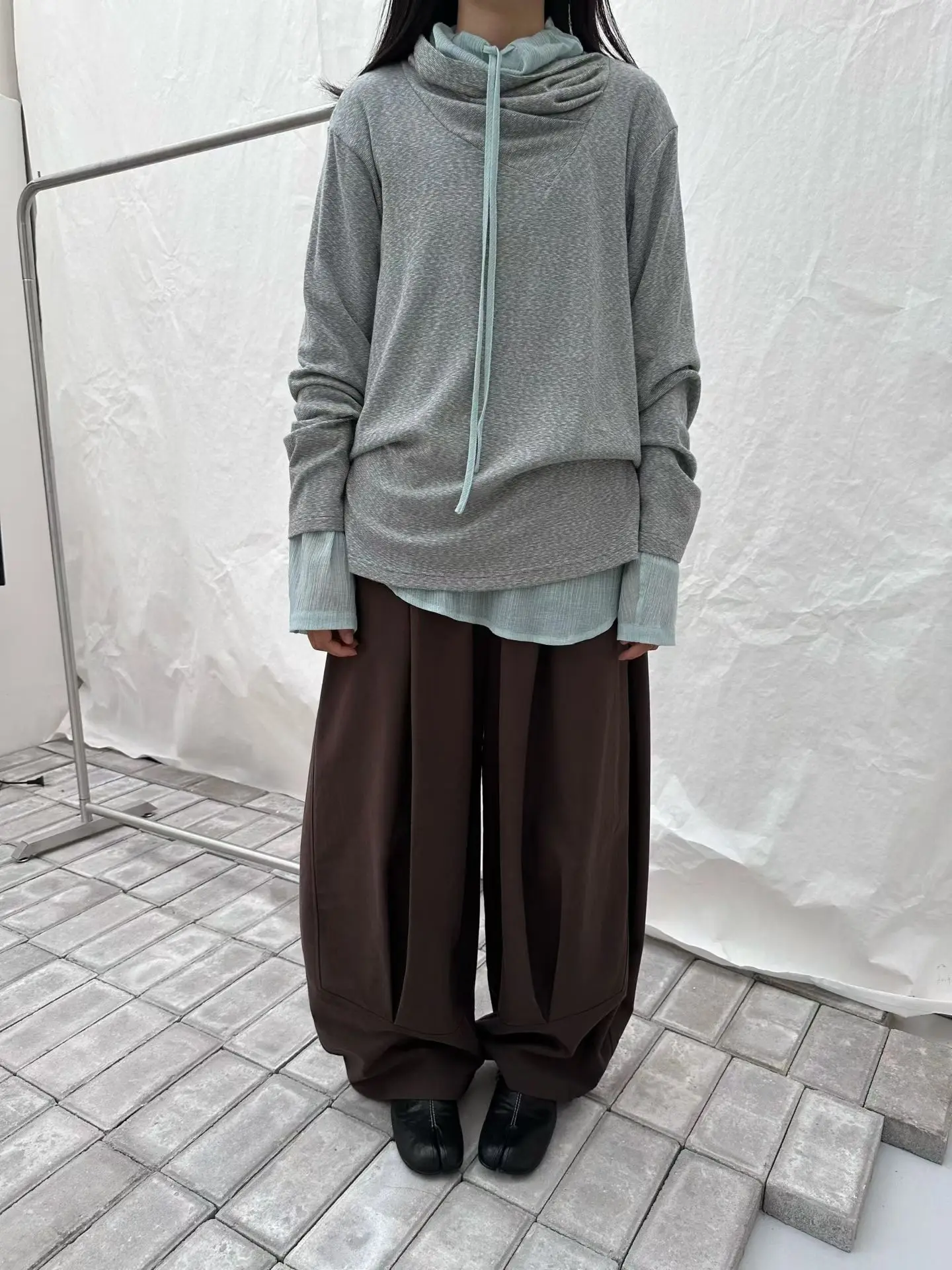 Футболка с низким уровнем насыщения цвета, ручной работы, в японском стиле, художественная, с эффектом помятости, эстетичная, незаменимая вещь для молодых женщин
Футболка с низким уровнем насыщения цвета, ручной работы, в японском стиле, художественная, с эффектом помятости, эстетичная, незаменимая вещь для молодых женщин