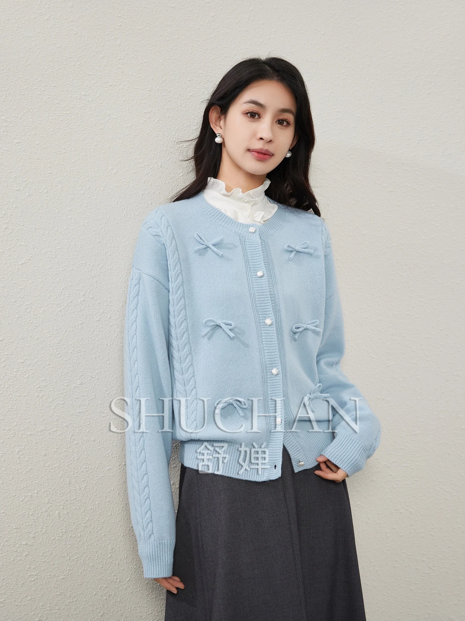 Good Quality, Sweet Romantic Bow Decoration, Wool Crew Neck Knitted Cardigan Women Sweater Long Sleeve Top
Good Quality, Sweet Romantic Bow Decoration, Wool Crew Neck Knitted Cardigan Women Sweater Long Sleeve Top