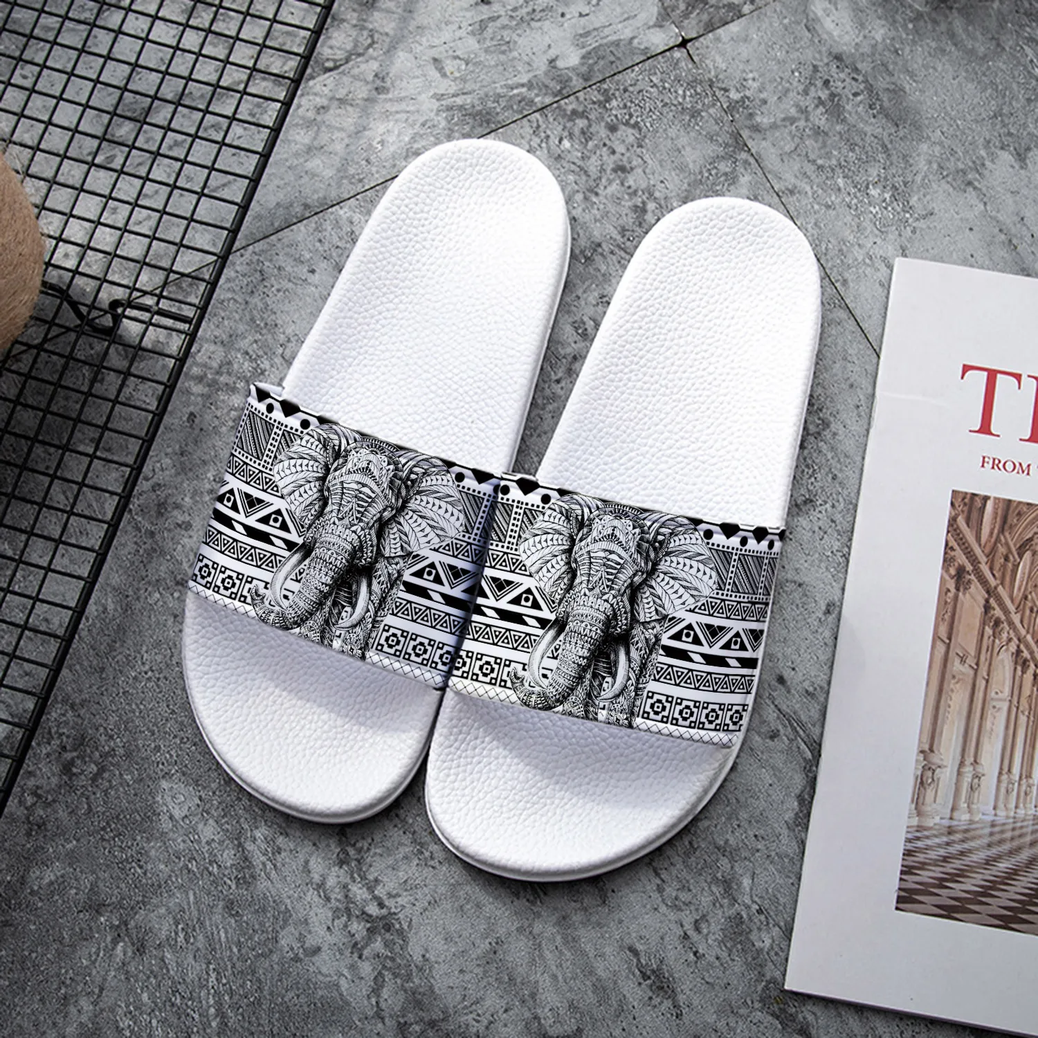 Elegant Vintage Style Bathroom Slippers for Summer Home Use, Outdoor Women'S PVC Indoor Sandals.
Elegant Vintage Style Bathroom Slippers for Summer Home Use, Outdoor Women'S PVC Indoor Sandals.