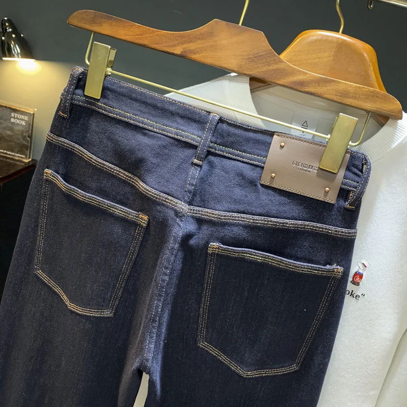Легкие роскошные модные мужские джинсы, новый стиль осени 2024, свободные и утягивающие, темно-синие модные мужские брюки больших размеров
Легкие роскошные модные мужские джинсы, новый стиль осени 2024, свободные и утягивающие, темно-синие модные мужские брюки больших размеров