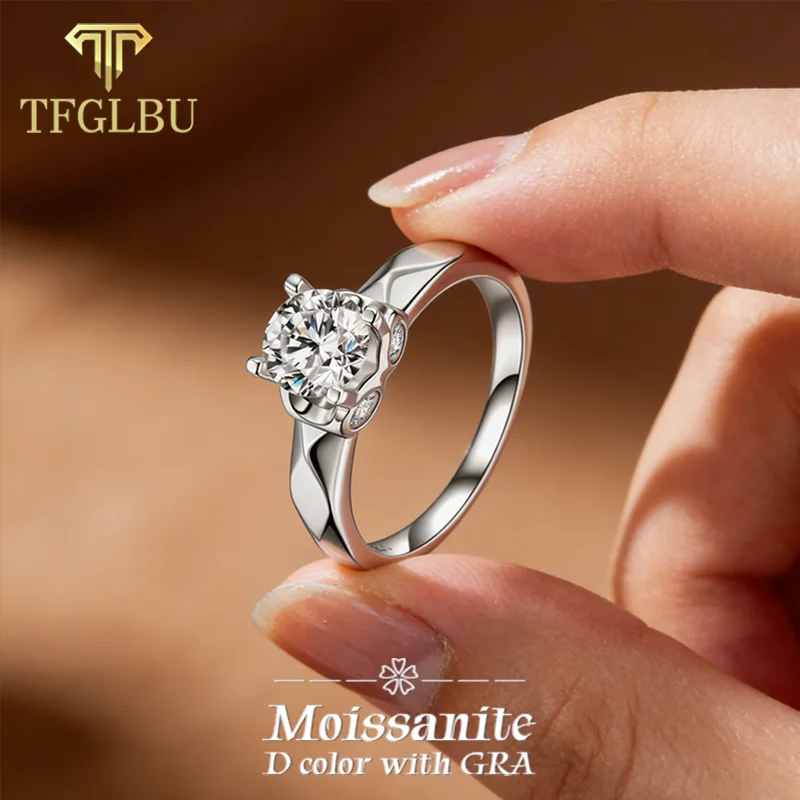 TFGLBU 1CT Четырехзубчатое кольцо с муассанитом для женщин S925, серебро, 18-каратное золото, лабораторное кольцо с бриллиантом, классическое браслет, вечерние ювелирные изделия, подарок
TFGLBU 1CT Четырехзубчатое кольцо с муассанитом для женщин S925, серебро, 18-каратное золото, лабораторное кольцо с бриллиантом, классическое браслет, вечерние ювелирные изделия, подарок