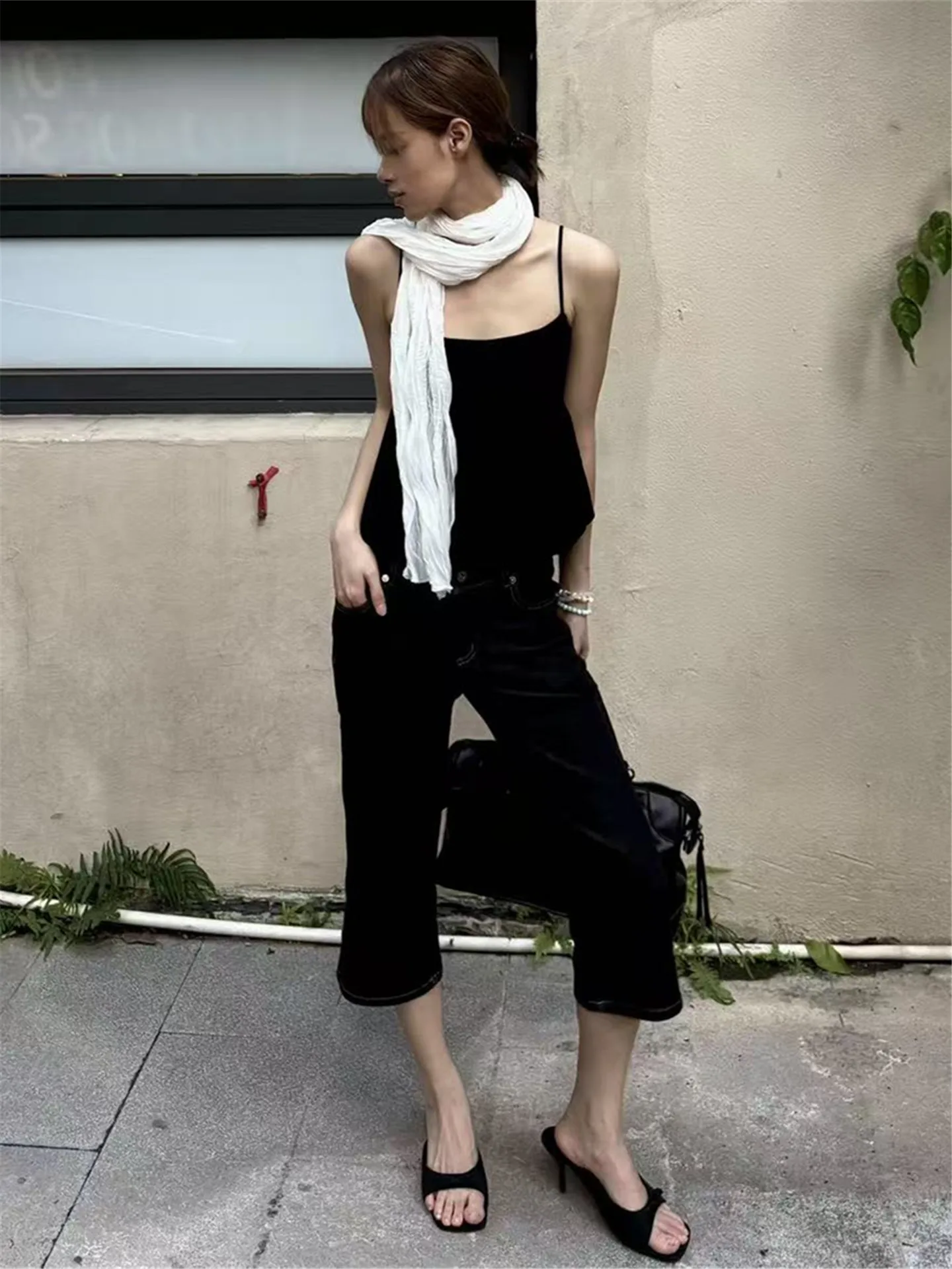 Low Waist Bell Bottom Jeans Women's Slimming Design Summer Casual Cotton Denim Bell Bottoms Flared Jeans Retro Washed Denim
Low Waist Bell Bottom Jeans Women's Slimming Design Summer Casual Cotton Denim Bell Bottoms Flared Jeans Retro Washed Denim