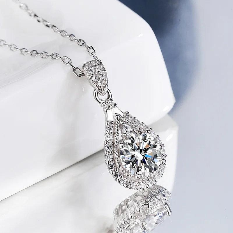luxury 18K white gold and platinum PT950 moissanite drop pear-shaped pendant necklace women's clavicle chain
luxury 18K white gold and platinum PT950 moissanite drop pear-shaped pendant necklace women's clavicle chain