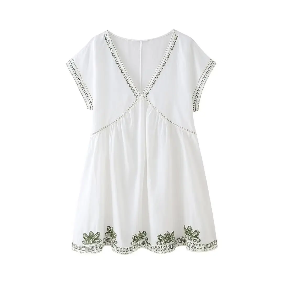 2024 Summer New European and American Women's Street Fashion V-neck Embroidered Short Dress
2024 Summer New European and American Women's Street Fashion V-neck Embroidered Short Dress