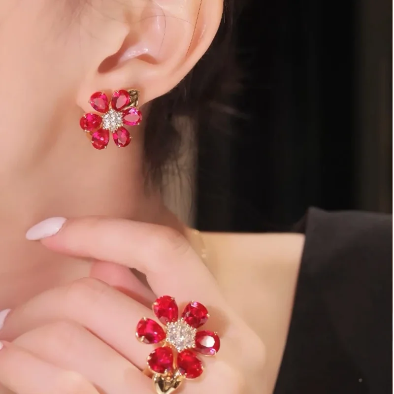 Cameo 925 Silver Synthetic Zircon Earrings Pear Shaped Ruby Water Drop Full Diamond Flower Petals Fashion Versatile Earrings
Cameo 925 Silver Synthetic Zircon Earrings Pear Shaped Ruby Water Drop Full Diamond Flower Petals Fashion Versatile Earrings