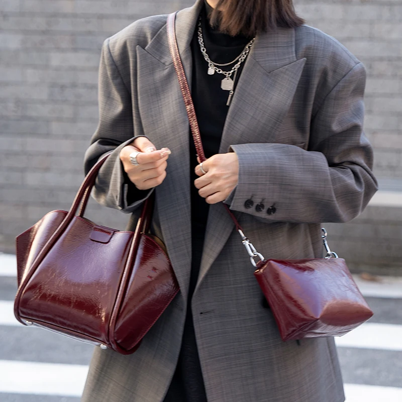 Luxury Oil Wax Leather Vegetable Basket Bag Women Handbags Designer Shoulder Crossbody Bag Top Layer Cowhide Tote Purse New
Luxury Oil Wax Leather Vegetable Basket Bag Women Handbags Designer Shoulder Crossbody Bag Top Layer Cowhide Tote Purse New