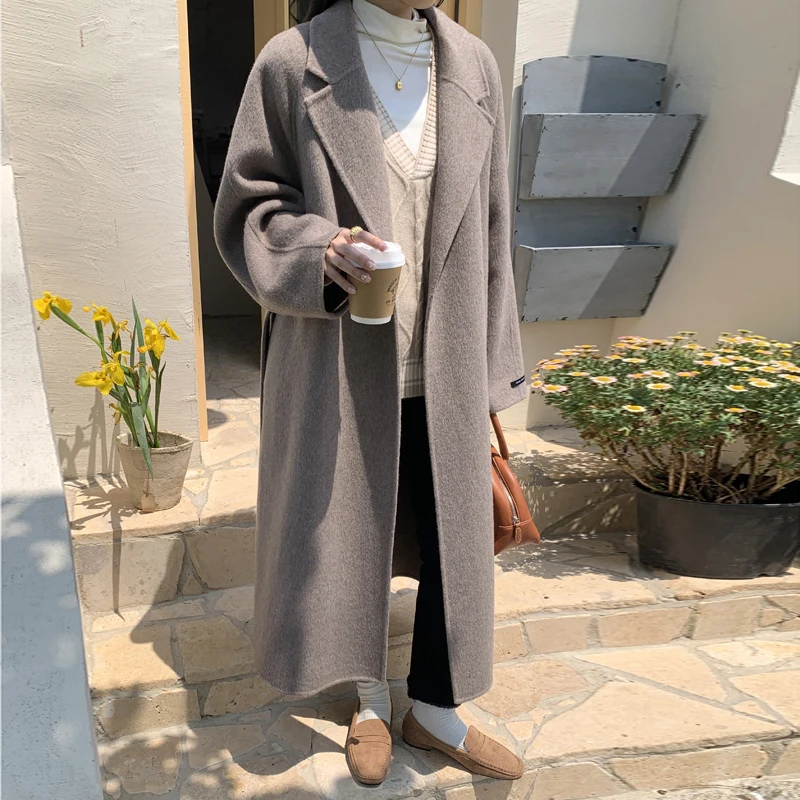 2025 New Long-haired Alpaca Wool Double-sided Cashmere Coat Women Long Loose Bathrobe Silhouette Woolen Coats
2025 New Long-haired Alpaca Wool Double-sided Cashmere Coat Women Long Loose Bathrobe Silhouette Woolen Coats