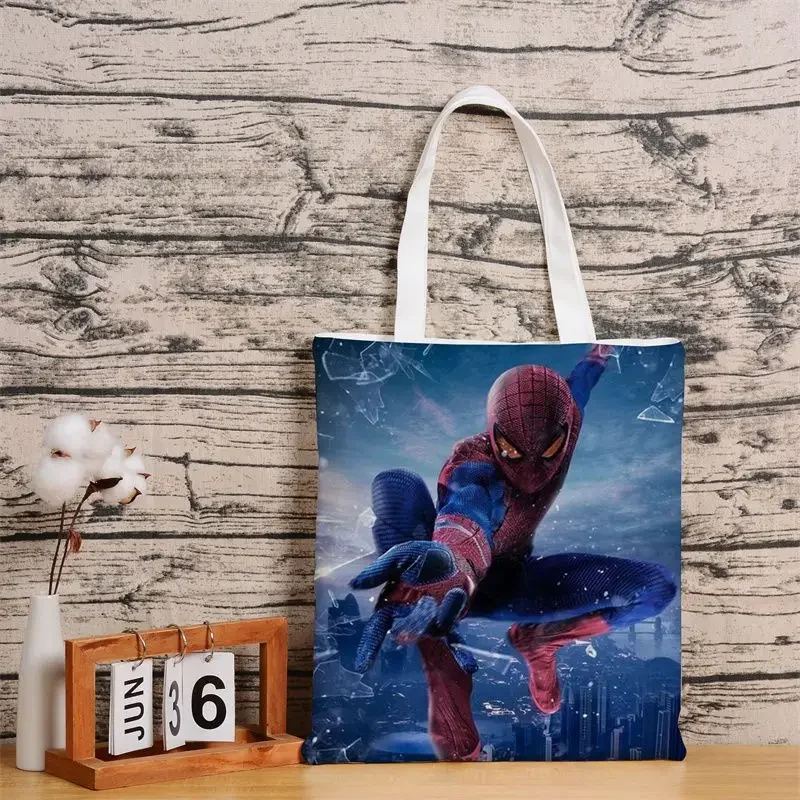 Периферийная холщовая сумка Marvel Hero Spiderman, студенческая креативная персонализированная сумка большой емкости с принтом, оптовая продажа, праздничный подарок
Периферийная холщовая сумка Marvel Hero Spiderman, студенческая креативная персонализированная сумка большой емкости с принтом, оптовая продажа, праздничный подарок