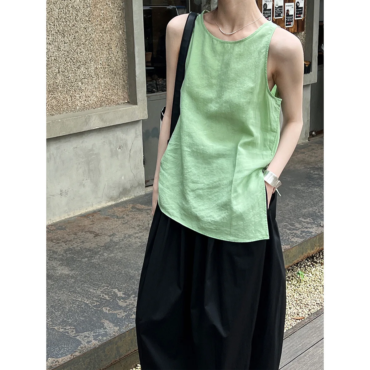 Japan 2025 Summer Korean Irregular Suspended Tank Top Women's Loose Casual Luxury Sleeveless Top 8671
Japan 2025 Summer Korean Irregular Suspended Tank Top Women's Loose Casual Luxury Sleeveless Top 8671