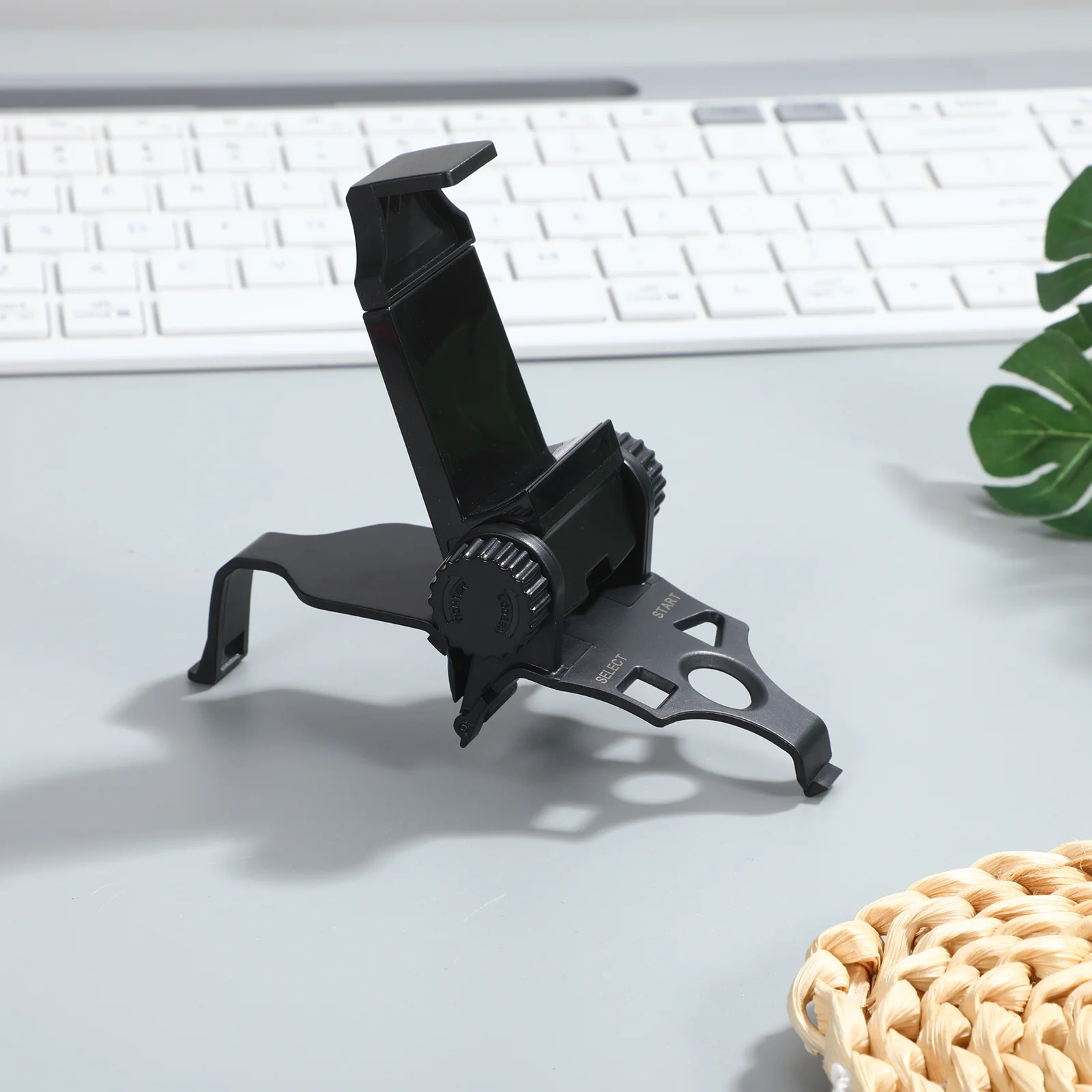 Black Game Controller Clip Adjustable Phone Holder Bracket Strong Secure Gamepad Cradle Stand for Mobile Phone Gaming
Black Game Controller Clip Adjustable Phone Holder Bracket Strong Secure Gamepad Cradle Stand for Mobile Phone Gaming