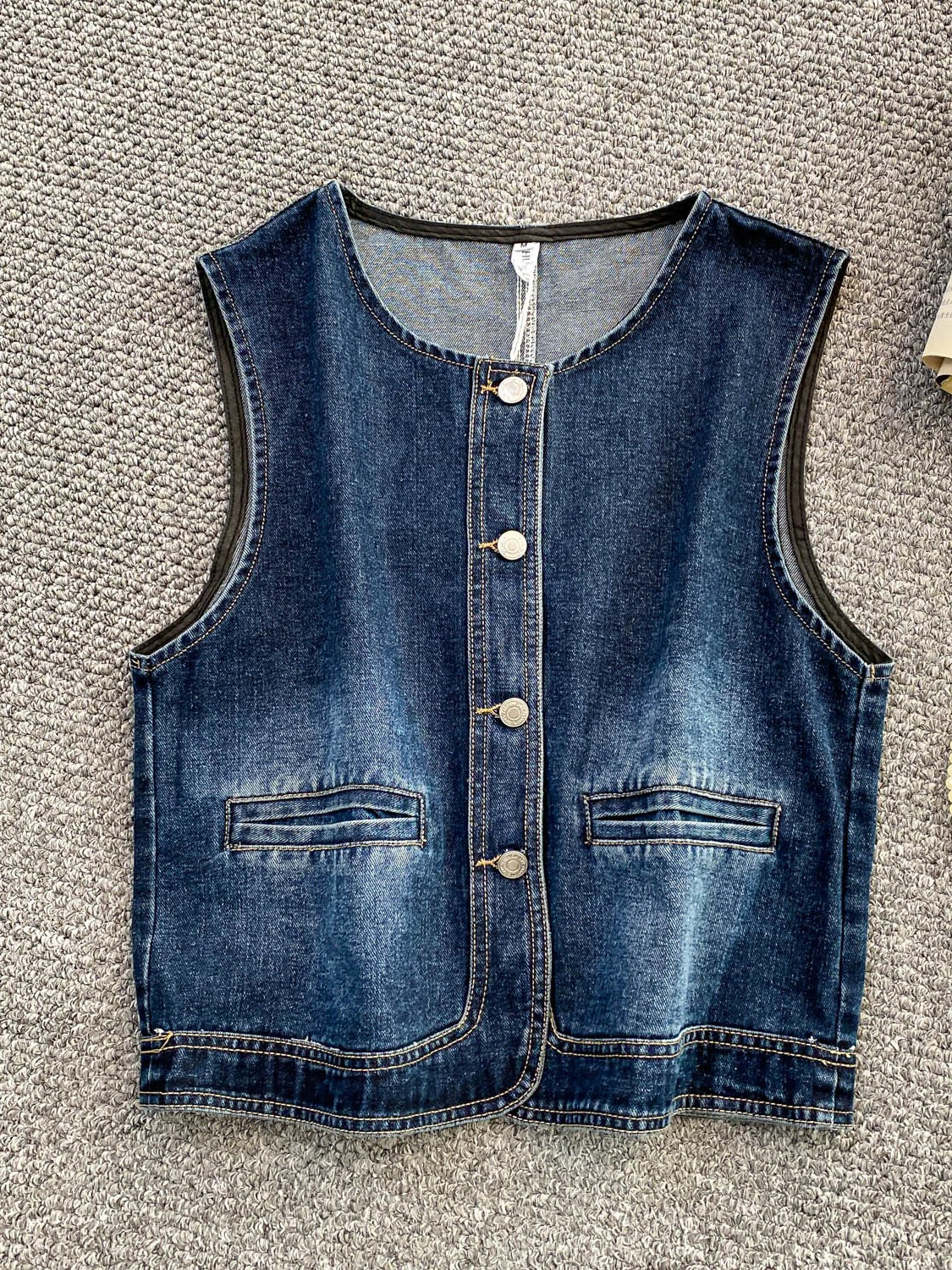 Retro Hong Kong Sle round Ne Denim Vest Women's Slim Fit ort Top Button up Casual Comfortable Breathable Summer irt
Retro Hong Kong Sle round Ne Denim Vest Women's Slim Fit ort Top Button up Casual Comfortable Breathable Summer irt